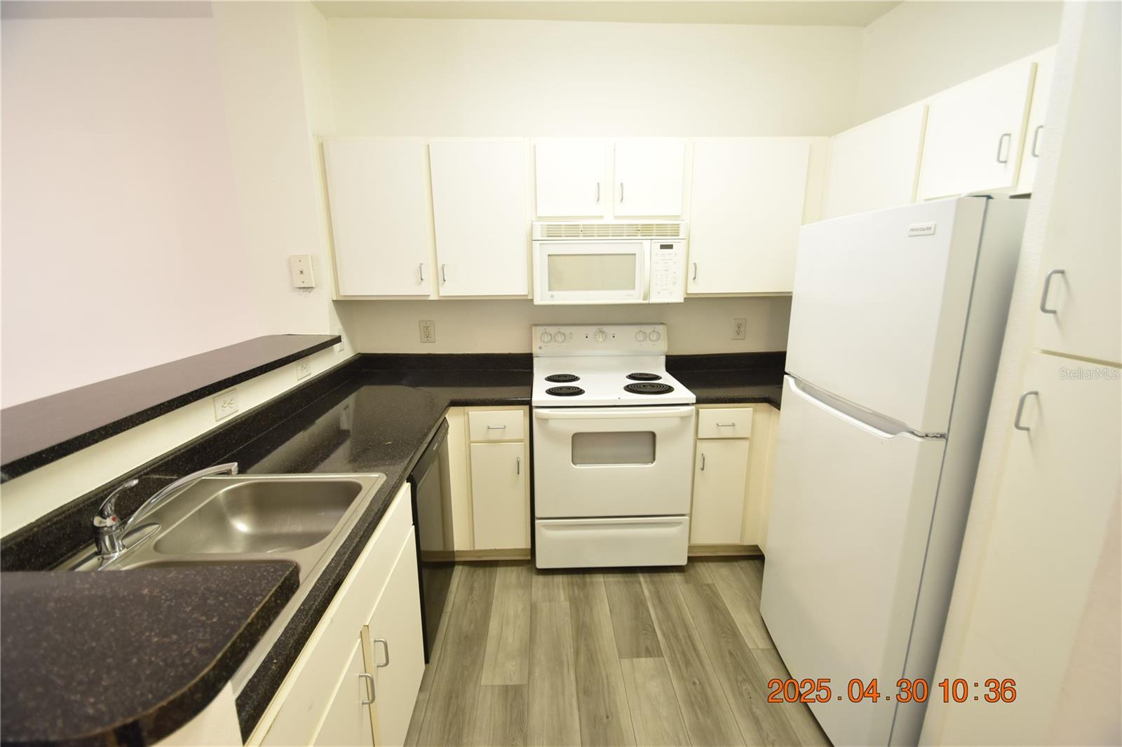 Image 6 of 39 For 1810 Palm Avenue 5317