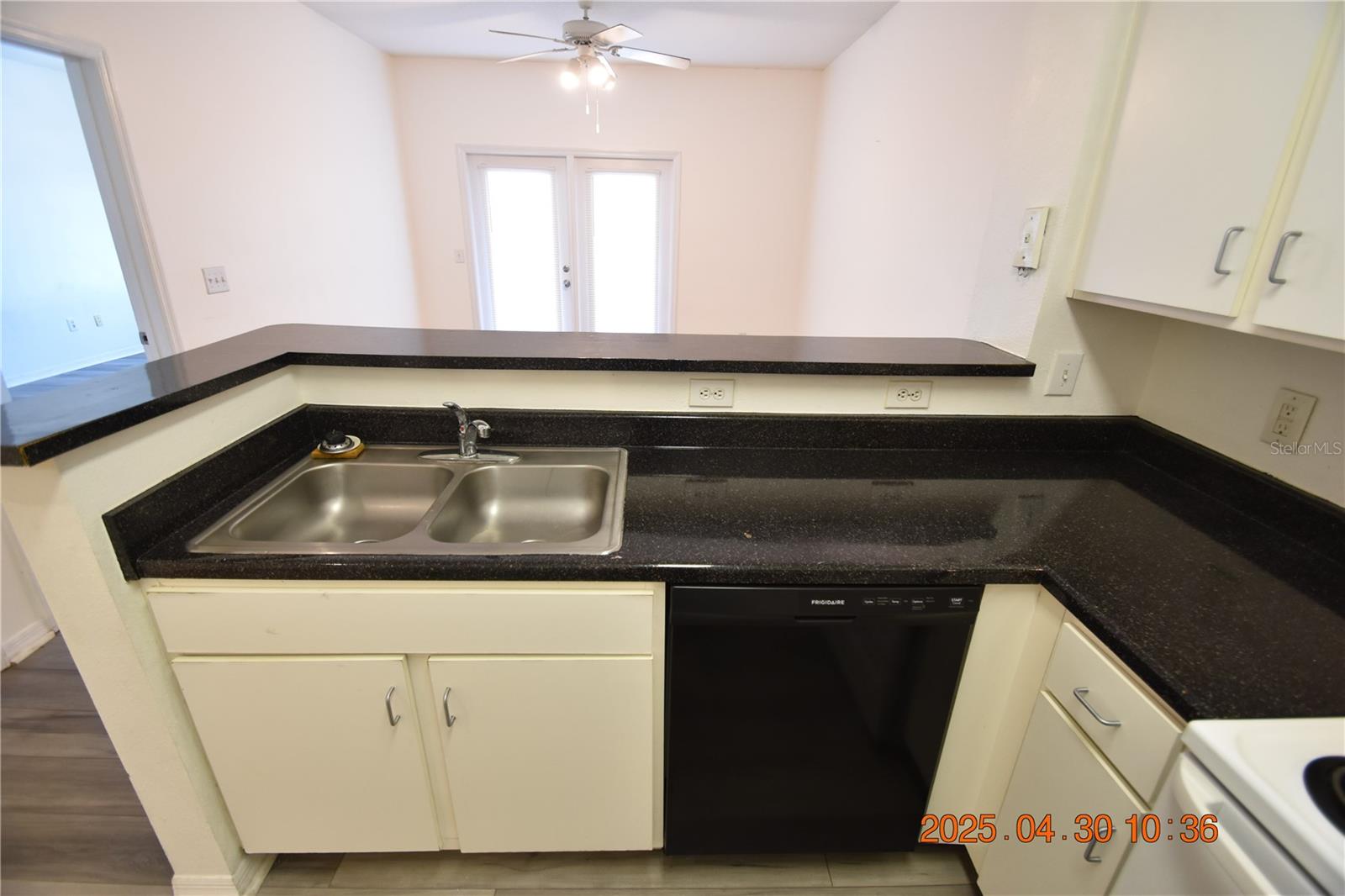 Image 8 of 39 For 1810 Palm Avenue 5317