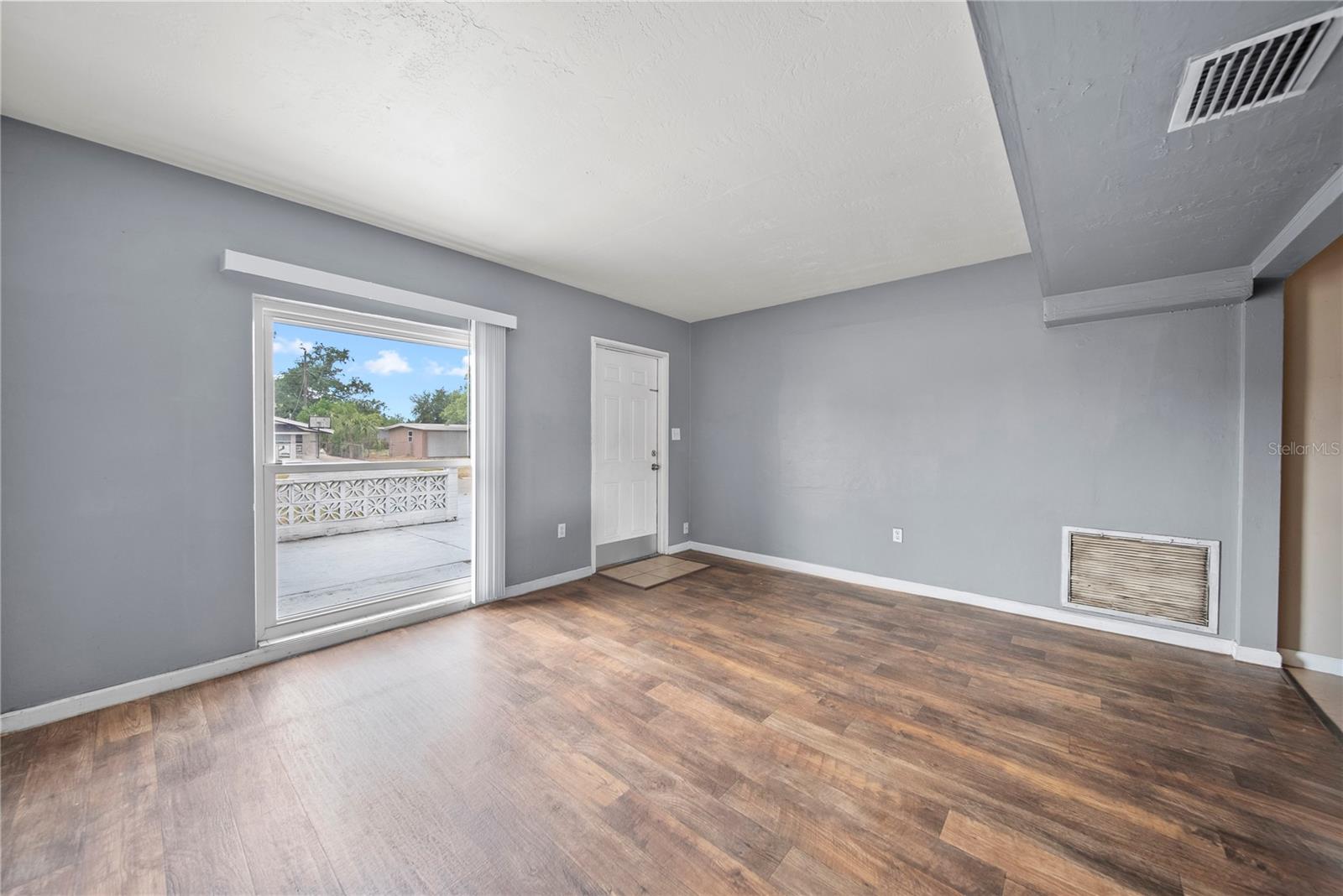 Image 10 of 31 For 10602 Camelia Drive