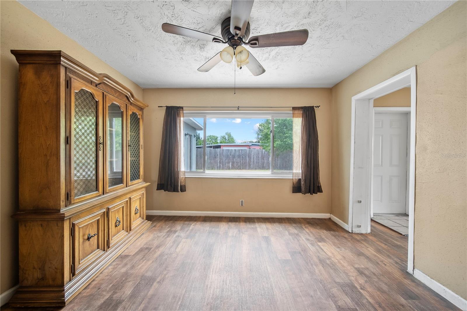Image 21 of 31 For 10602 Camelia Drive
