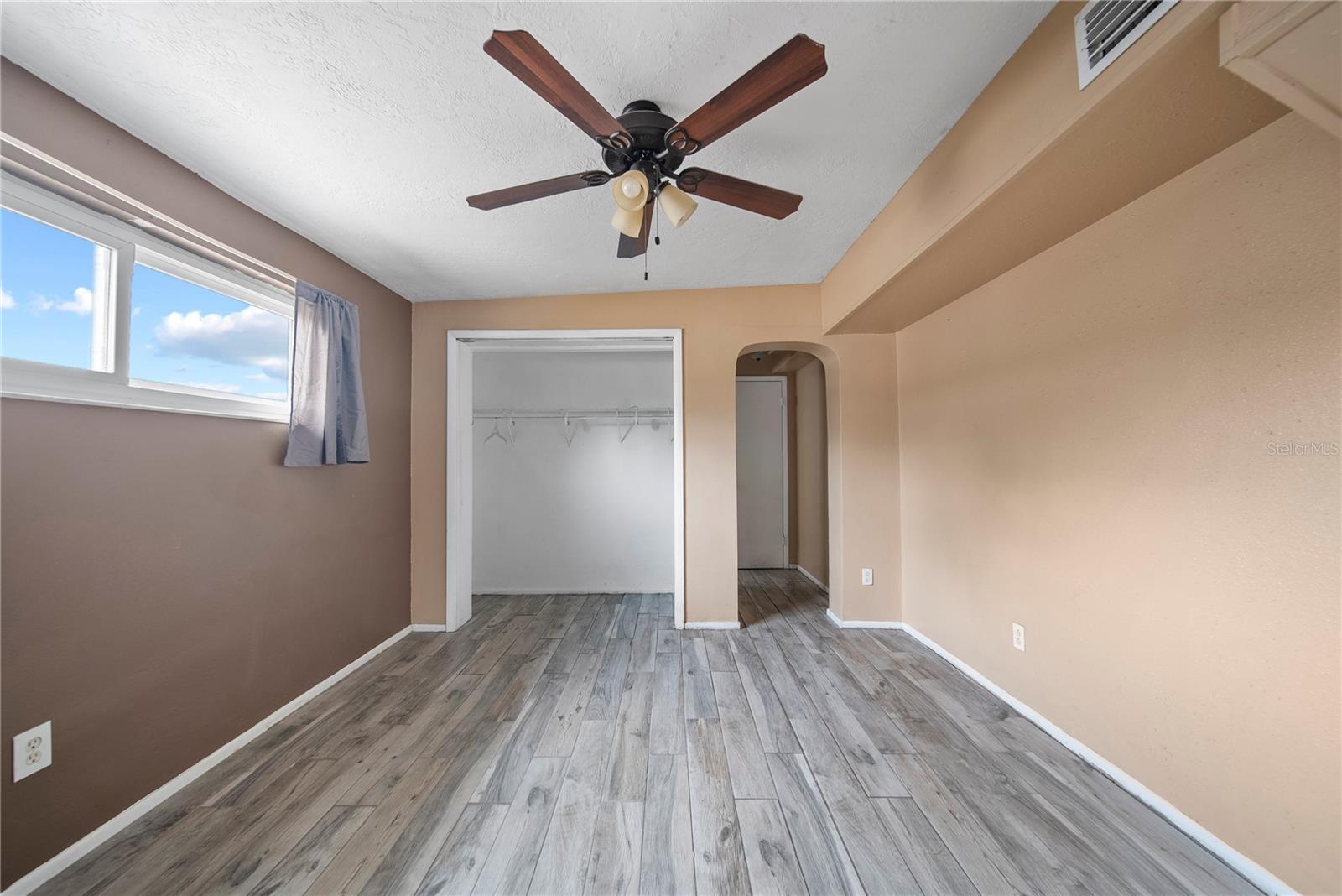 Image 22 of 31 For 10602 Camelia Drive