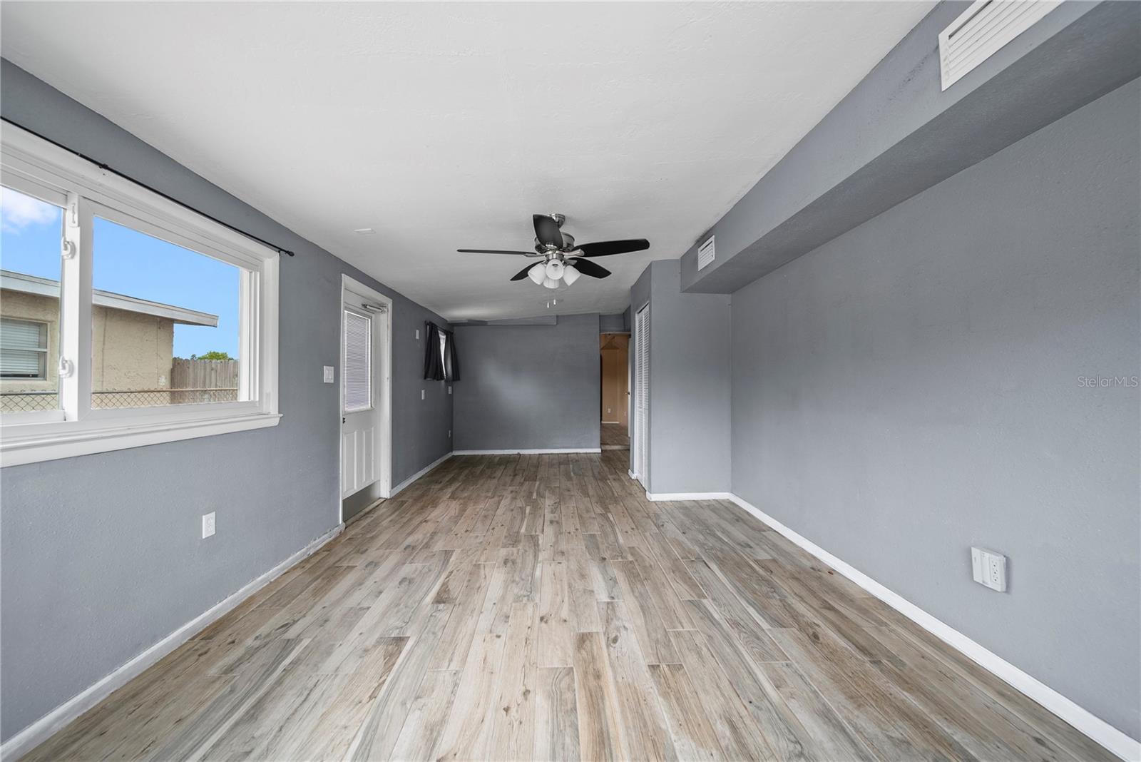 Image 23 of 31 For 10602 Camelia Drive
