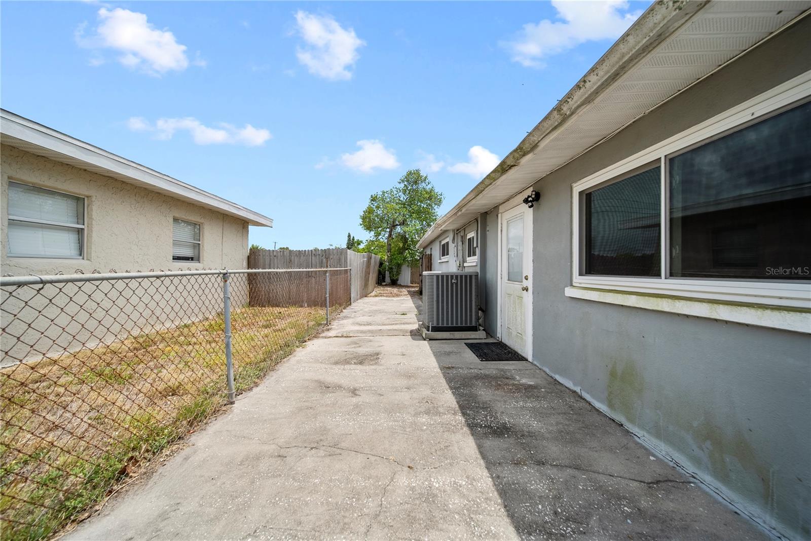 Image 3 of 31 For 10602 Camelia Drive