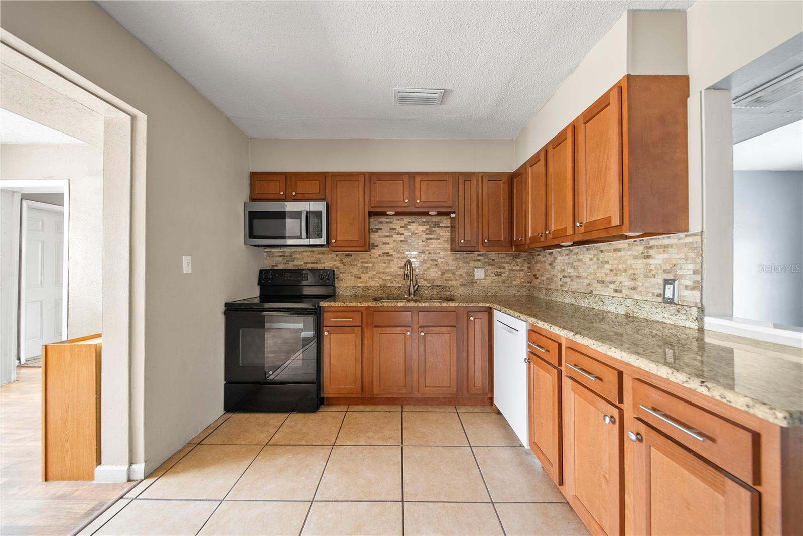 Image 5 of 31 For 10602 Camelia Drive