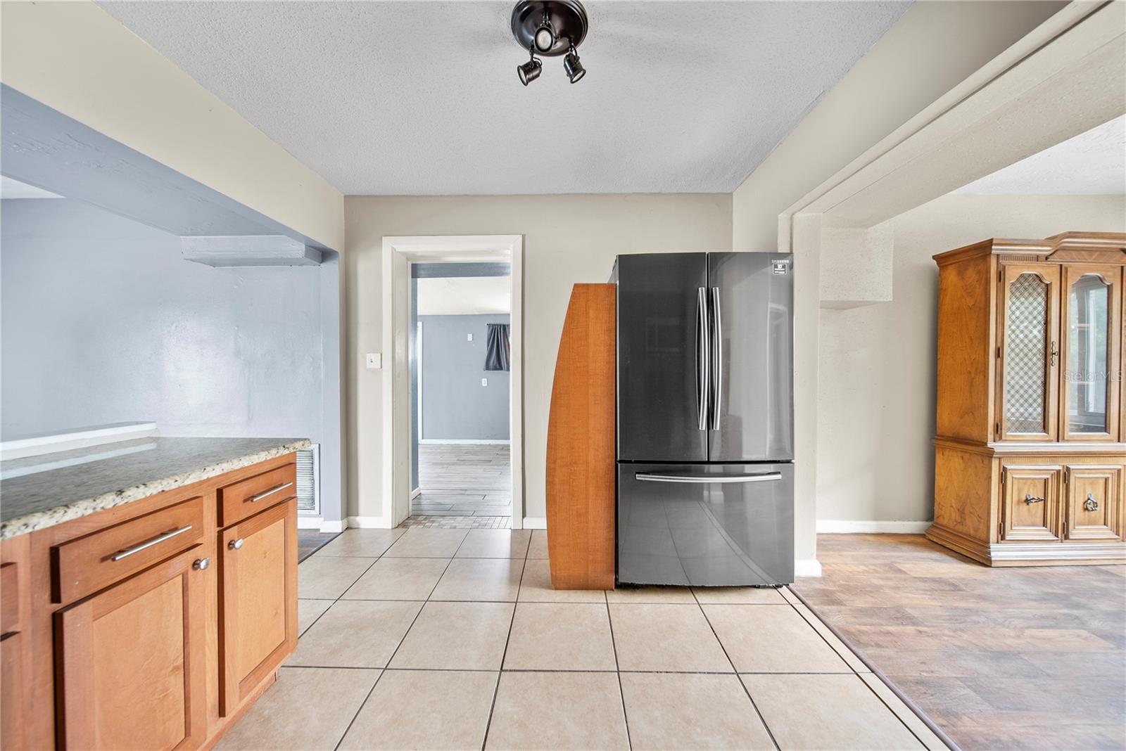 Image 7 of 31 For 10602 Camelia Drive
