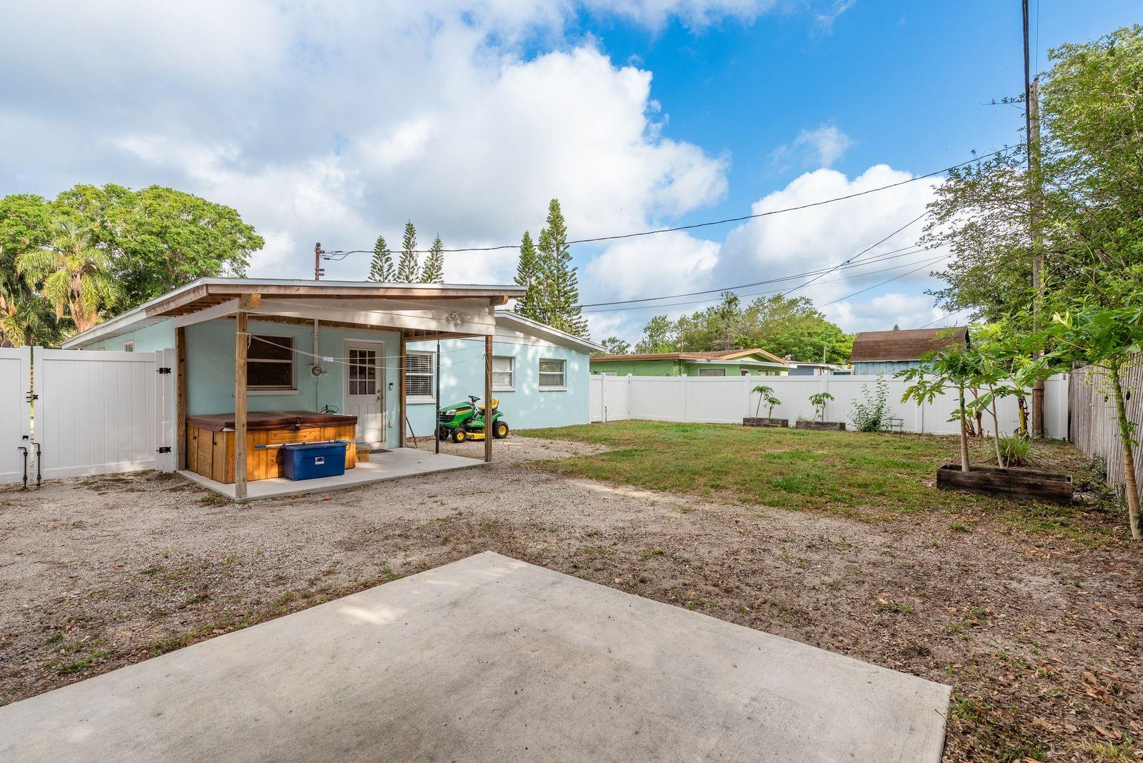 Image 18 of 23 For 2137 Victoria Drive