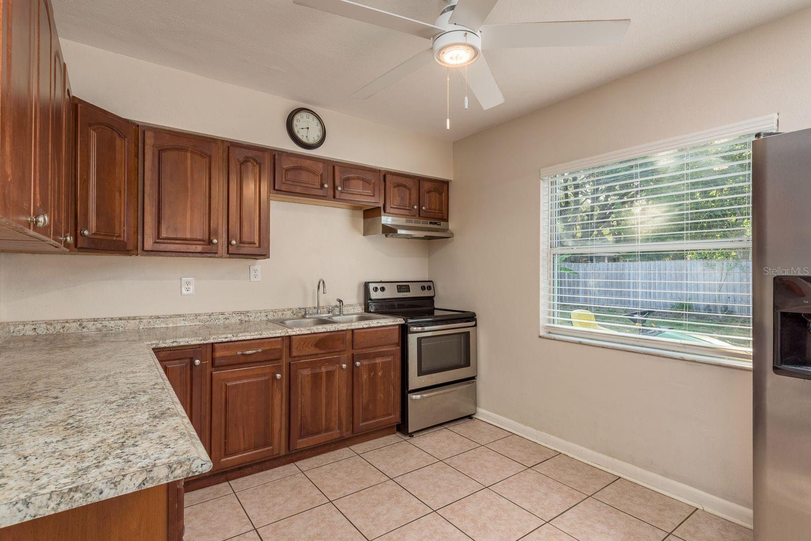 Image 6 of 23 For 2137 Victoria Drive