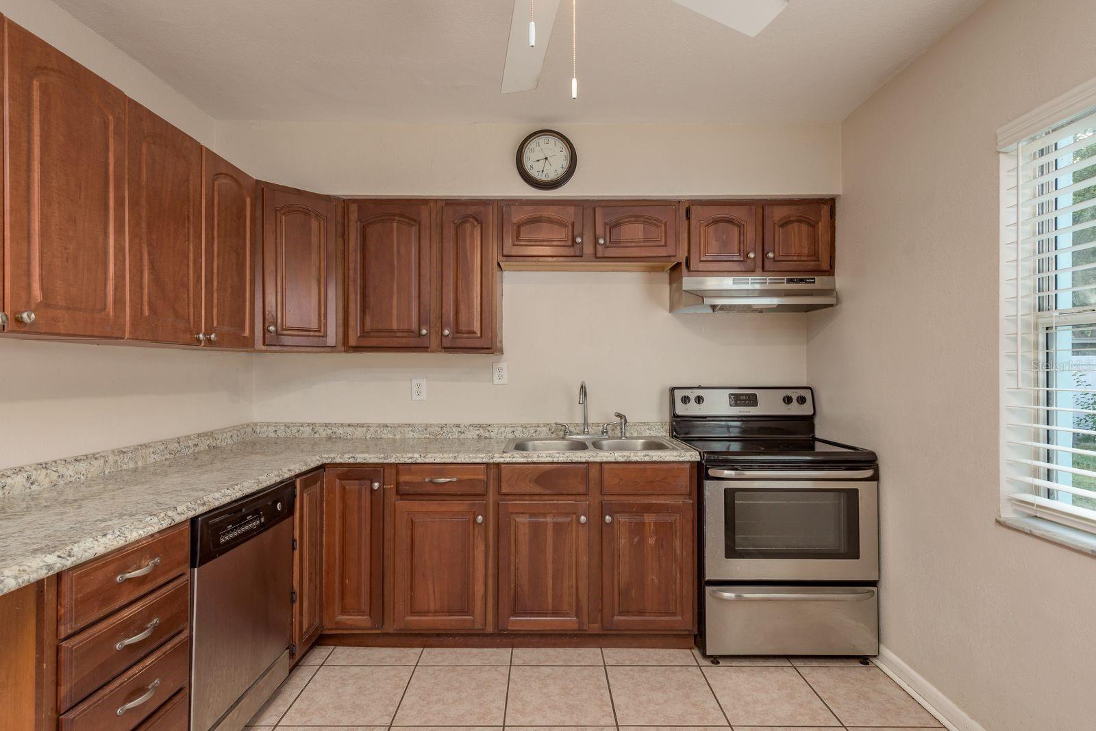 Image 7 of 23 For 2137 Victoria Drive