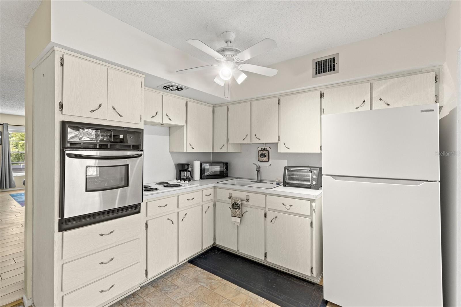 Image 17 of 23 For 2426 Persian Drive 52