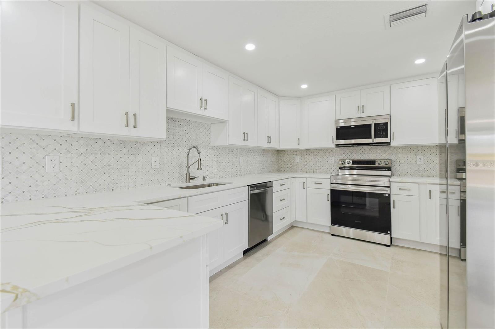 Image 10 of 65 For 425 12th Avenue
