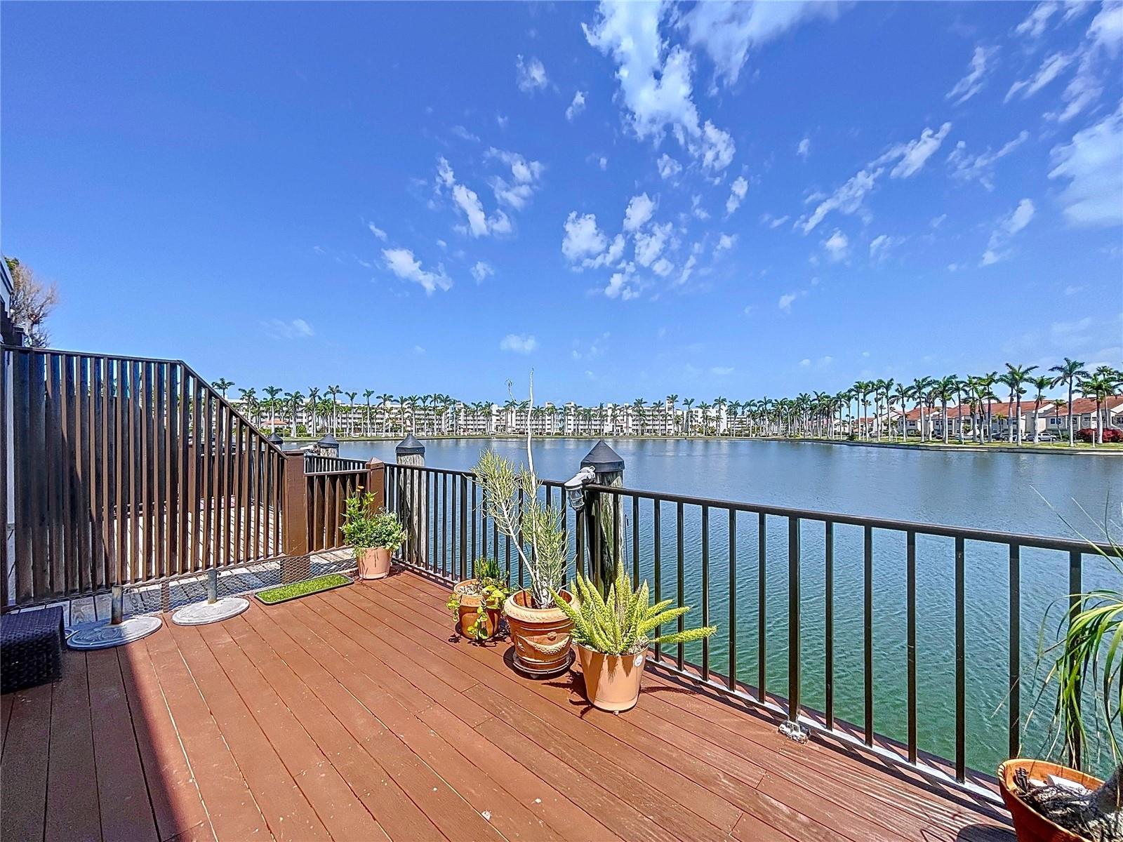 Image 11 of 75 For 6290 Bahia Del Mar Circle 12