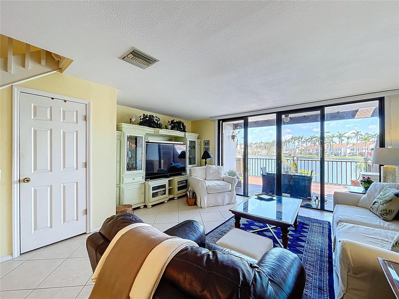 Image 16 of 75 For 6290 Bahia Del Mar Circle 12
