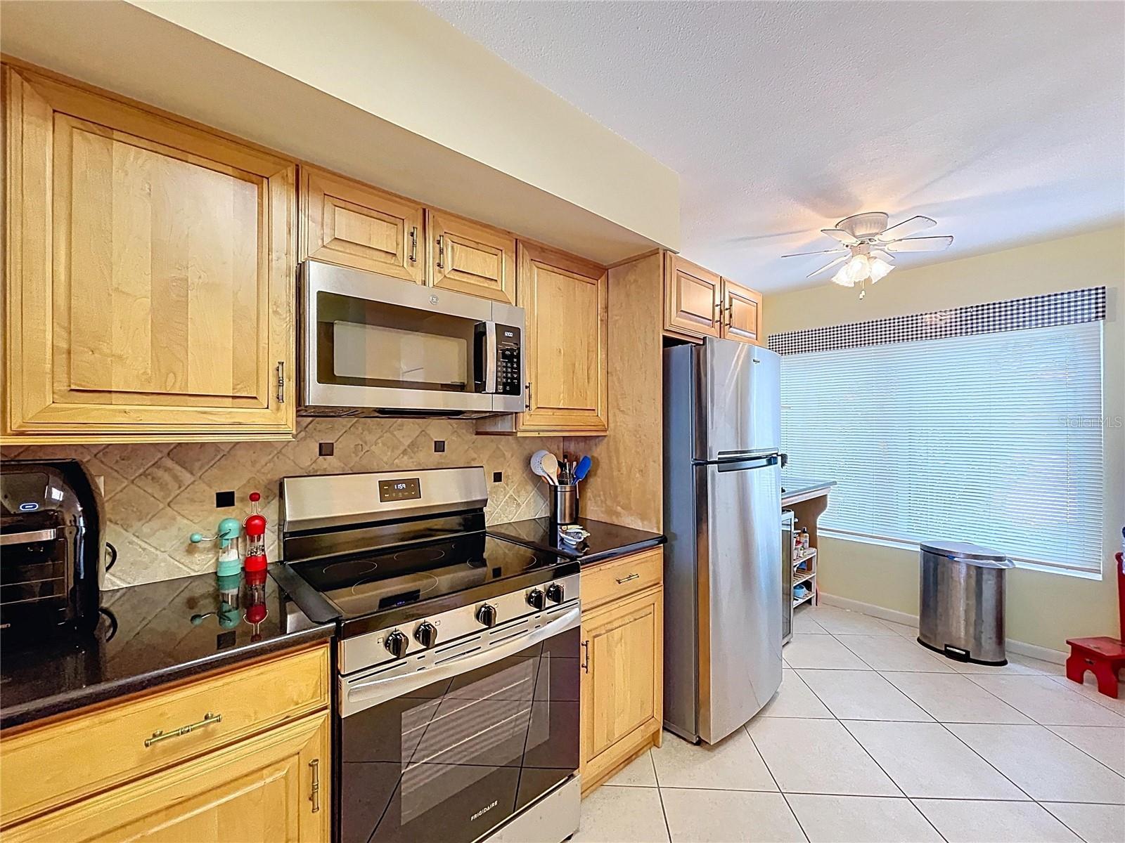 Image 20 of 75 For 6290 Bahia Del Mar Circle 12