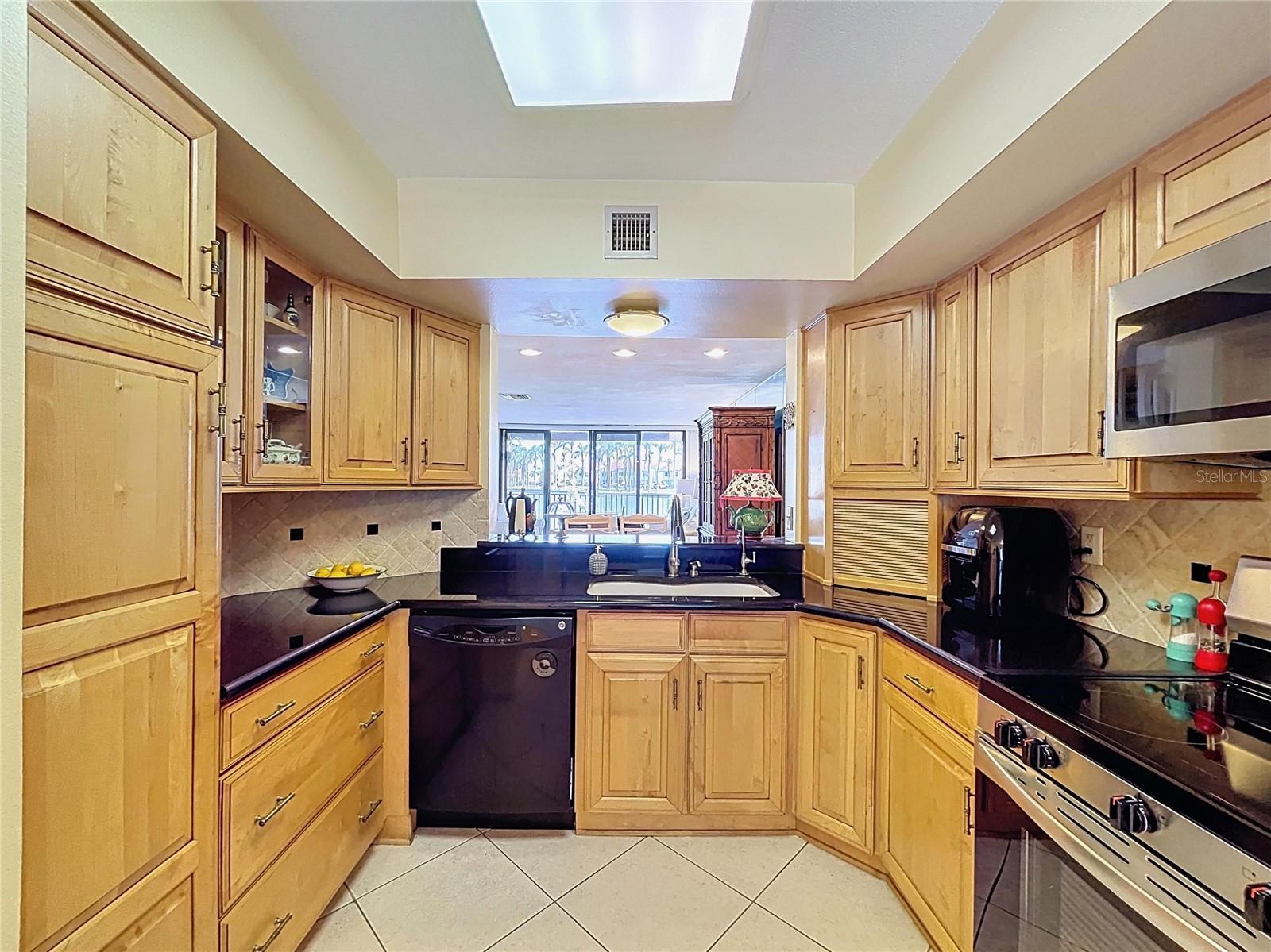 Image 22 of 75 For 6290 Bahia Del Mar Circle 12
