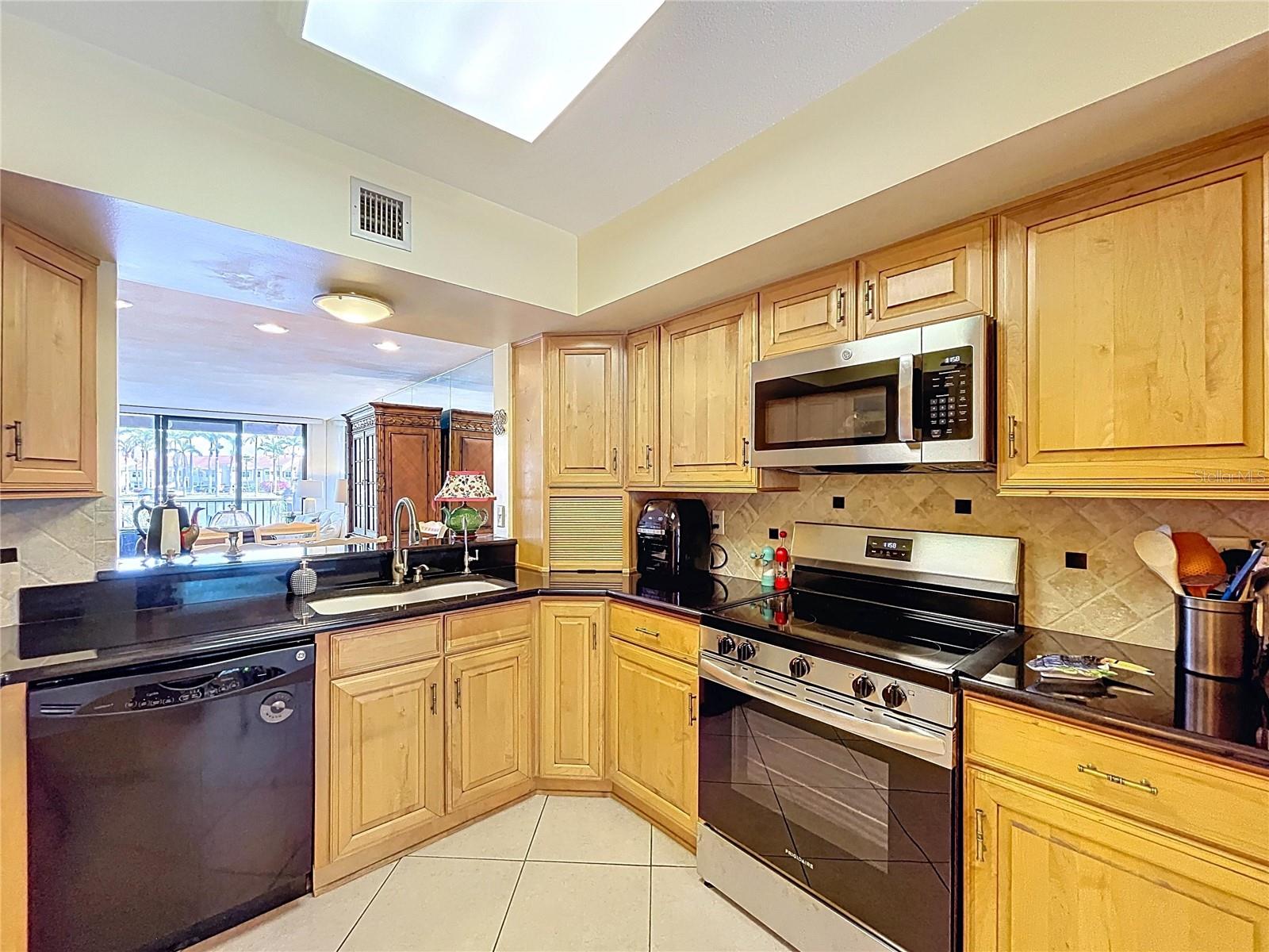 Image 23 of 75 For 6290 Bahia Del Mar Circle 12