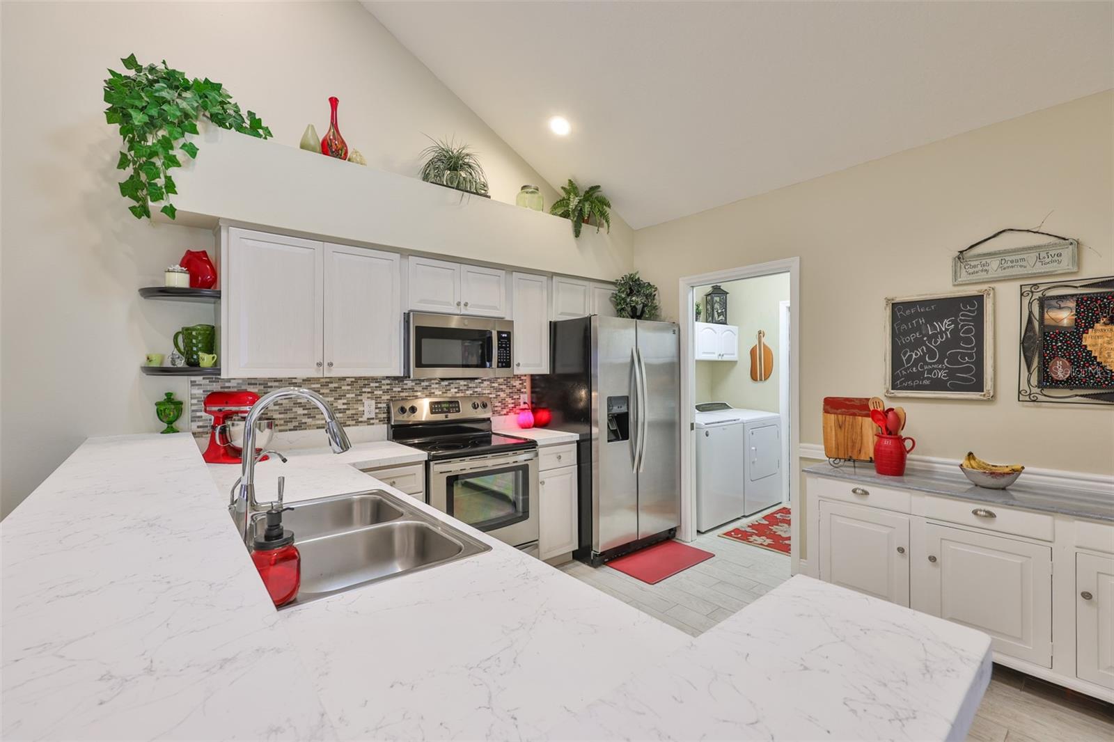 Image 11 of 45 For 815 Silverthorn Lane 0