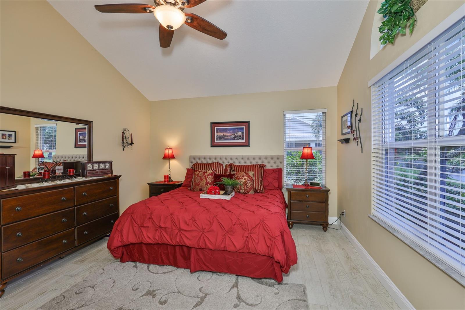 Image 15 of 45 For 815 Silverthorn Lane 0