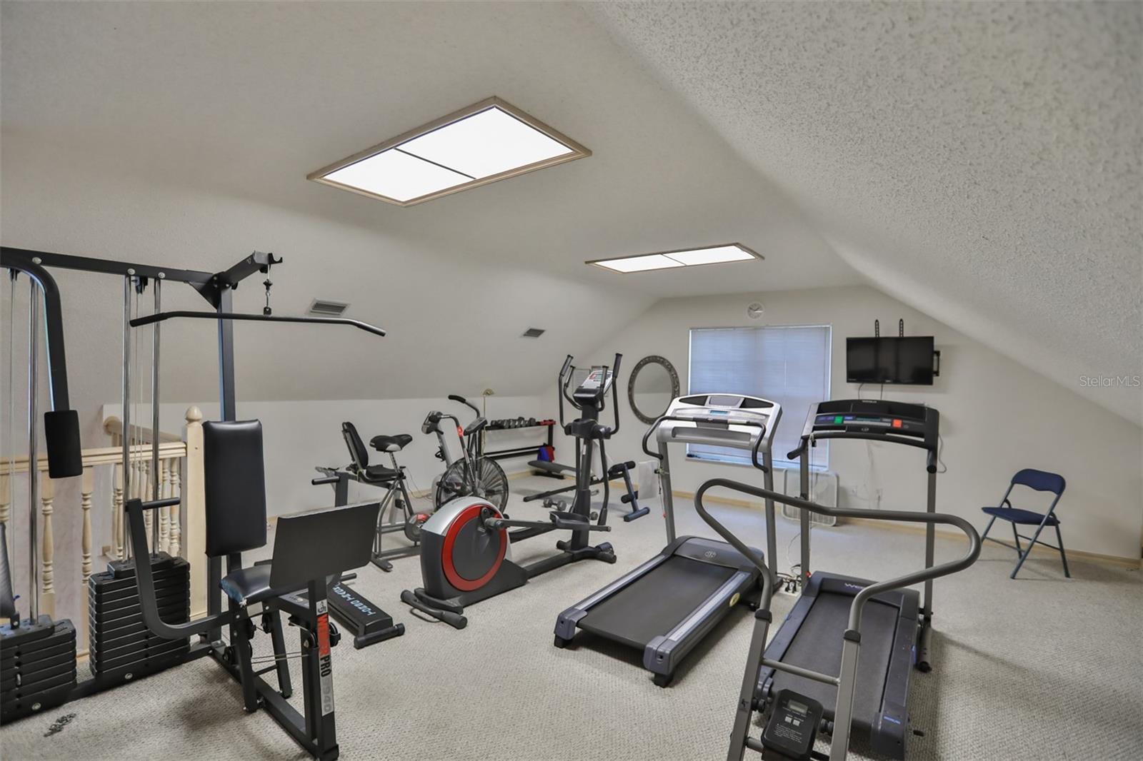 Image 30 of 45 For 815 Silverthorn Lane 0