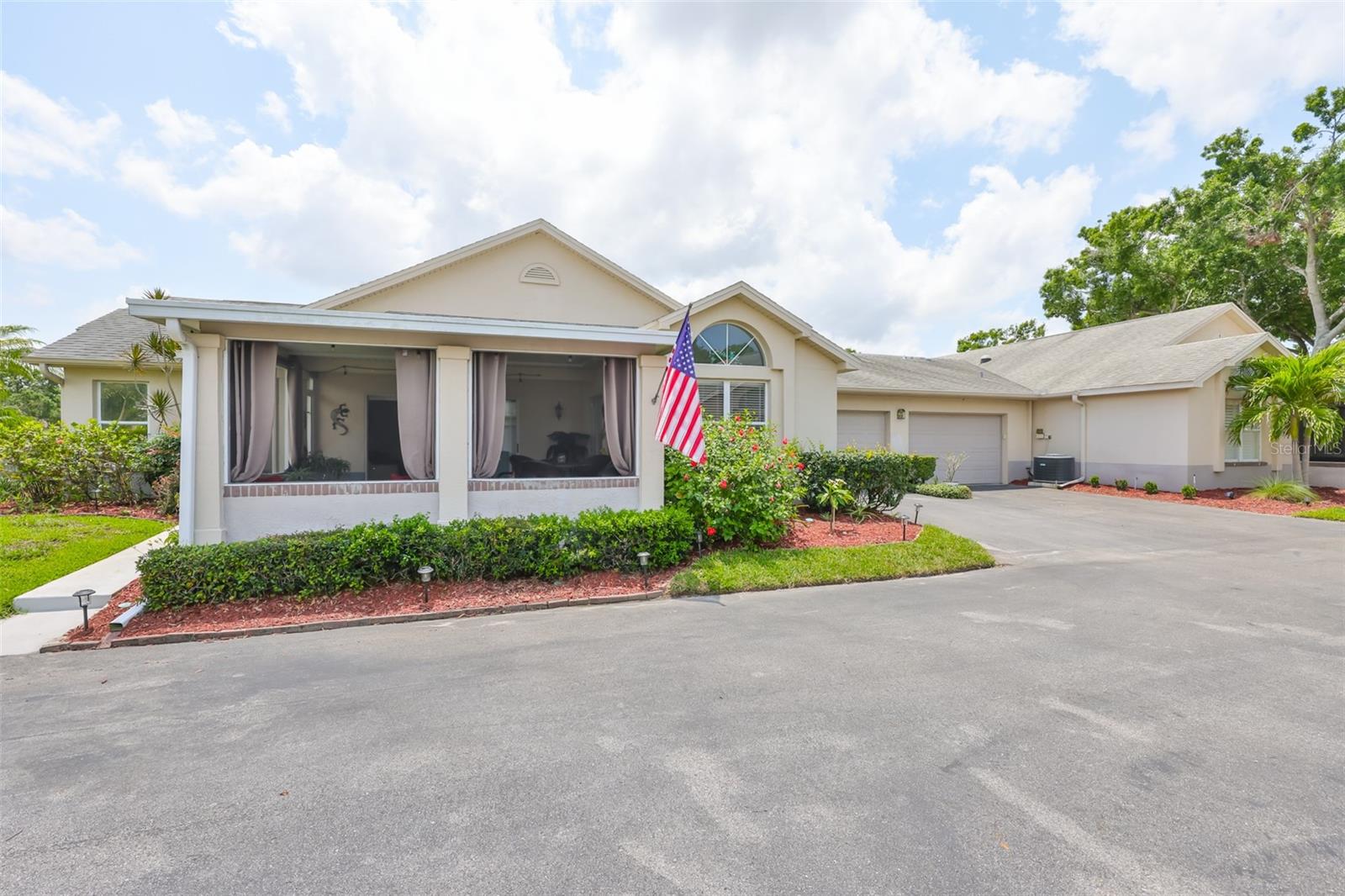 Image 31 of 45 For 815 Silverthorn Lane 0