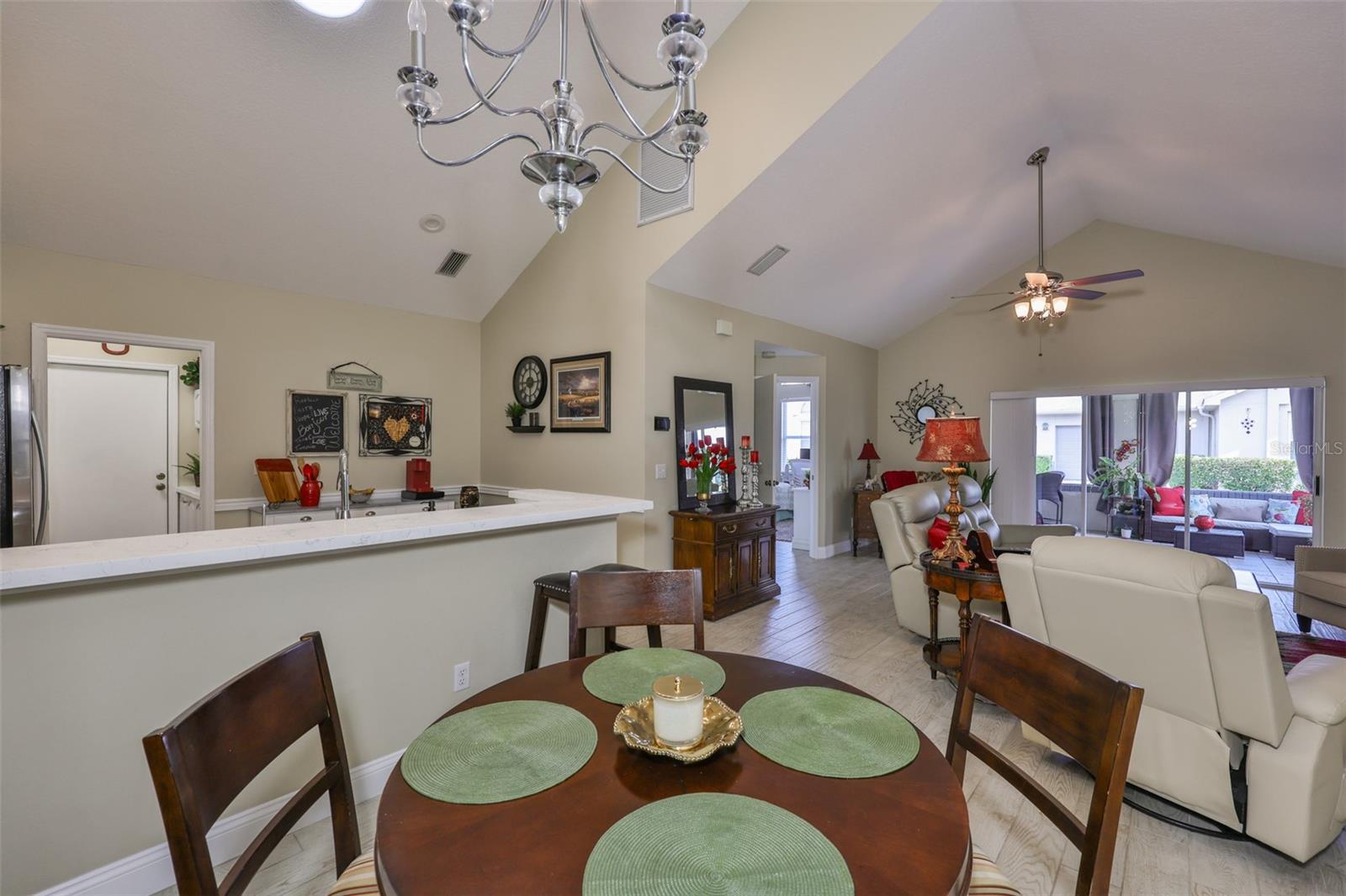 Image 34 of 45 For 815 Silverthorn Lane 0