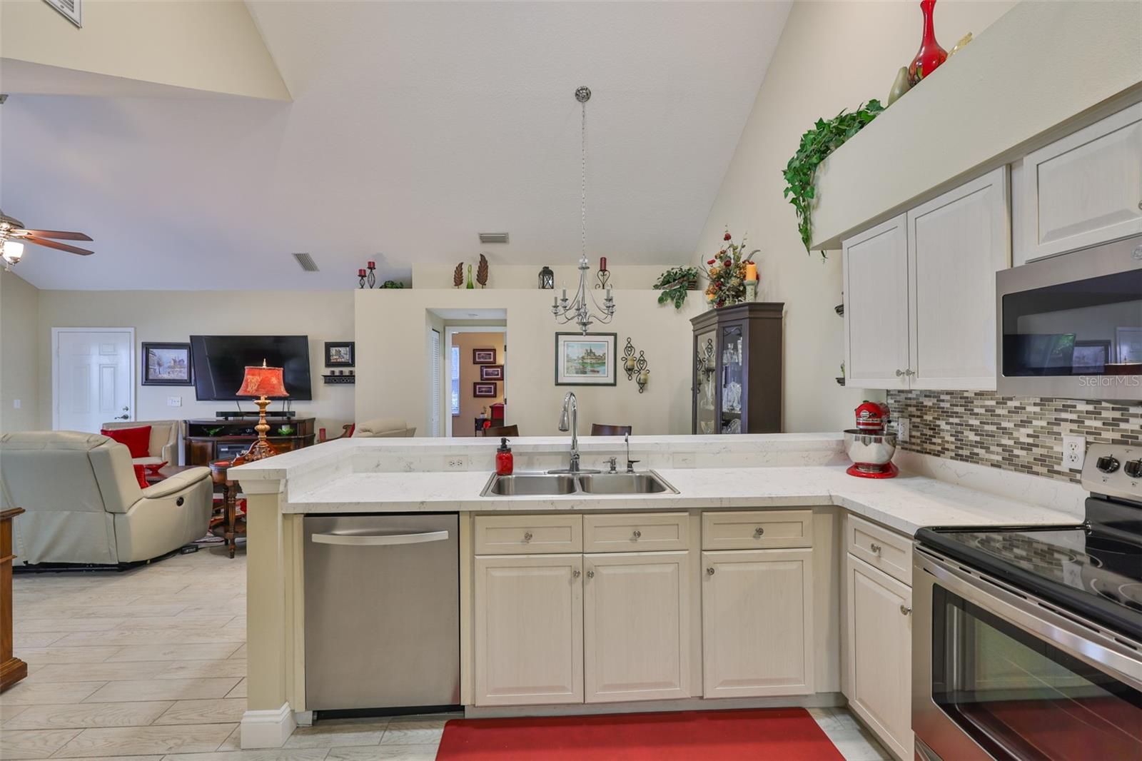 Image 36 of 45 For 815 Silverthorn Lane 0