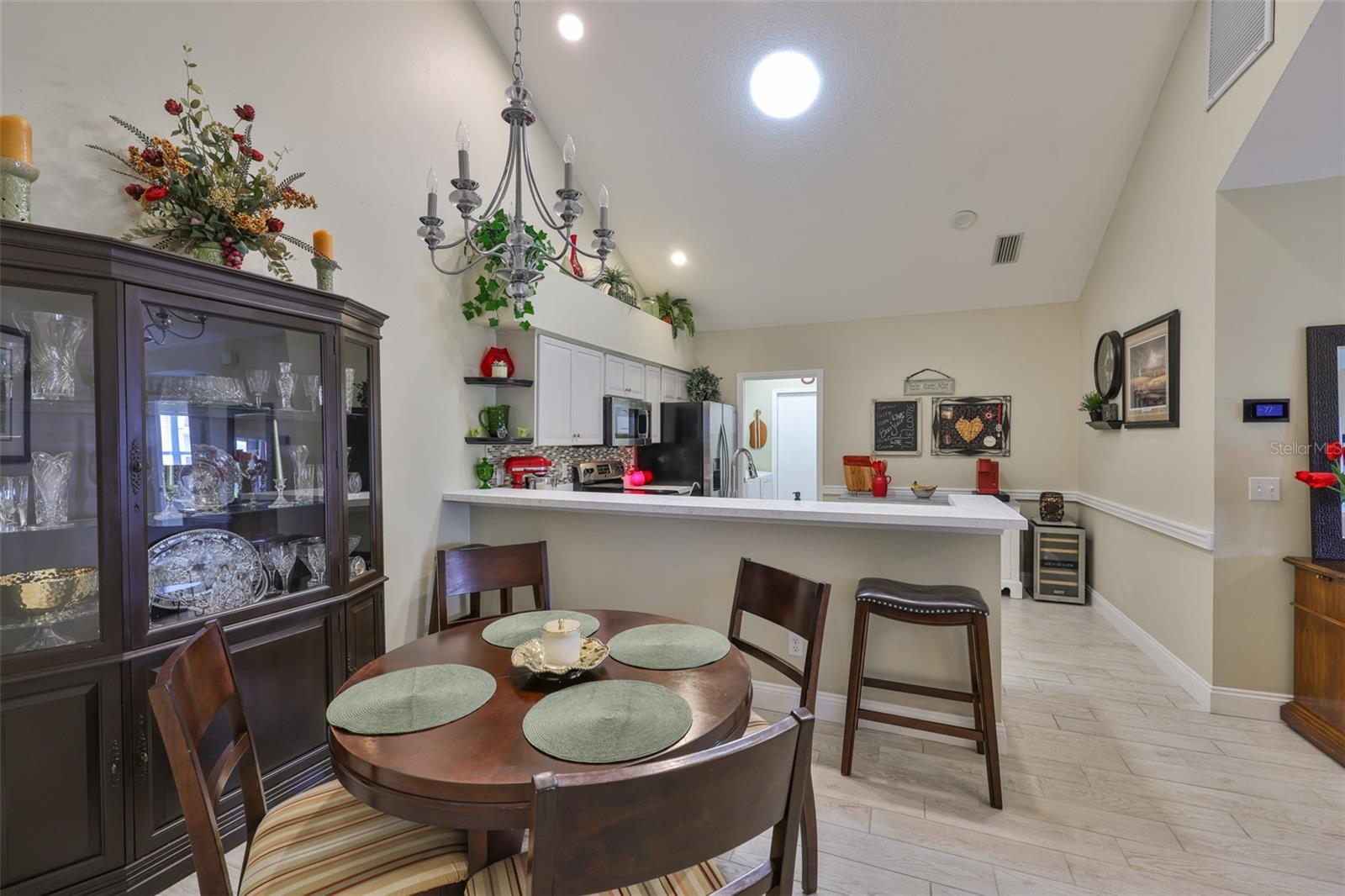Image 37 of 45 For 815 Silverthorn Lane 0