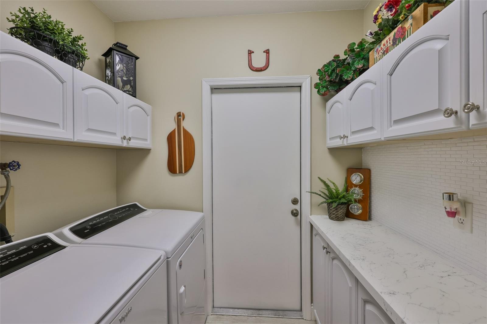 Image 42 of 45 For 815 Silverthorn Lane 0