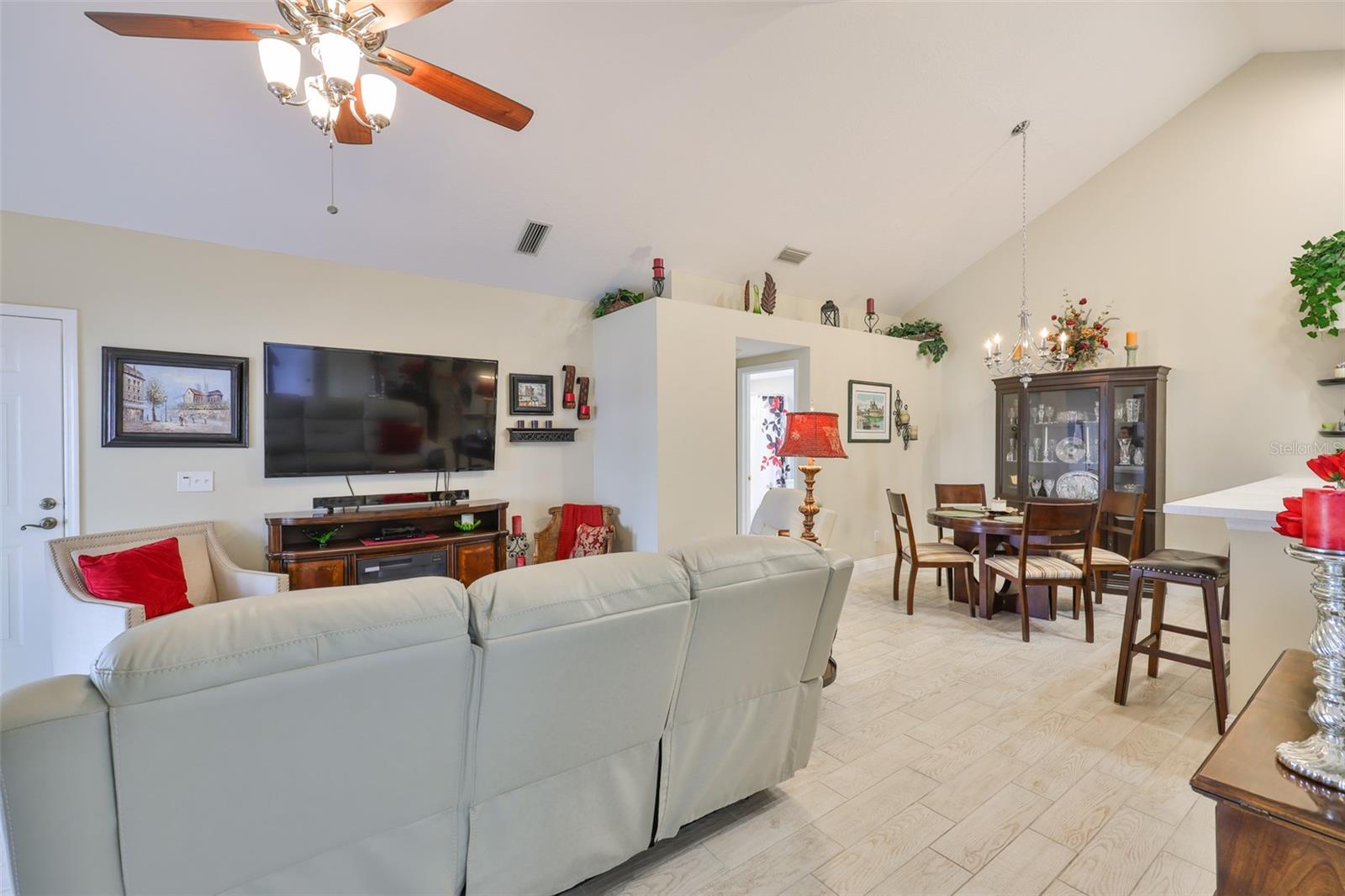 Image 43 of 45 For 815 Silverthorn Lane 0