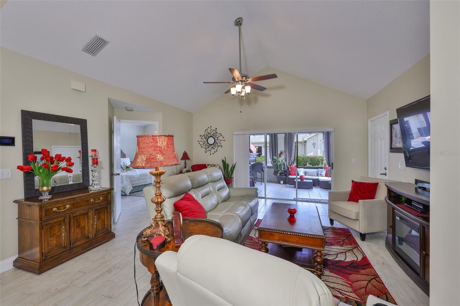 Image 6 of 45 For 815 Silverthorn Lane 0