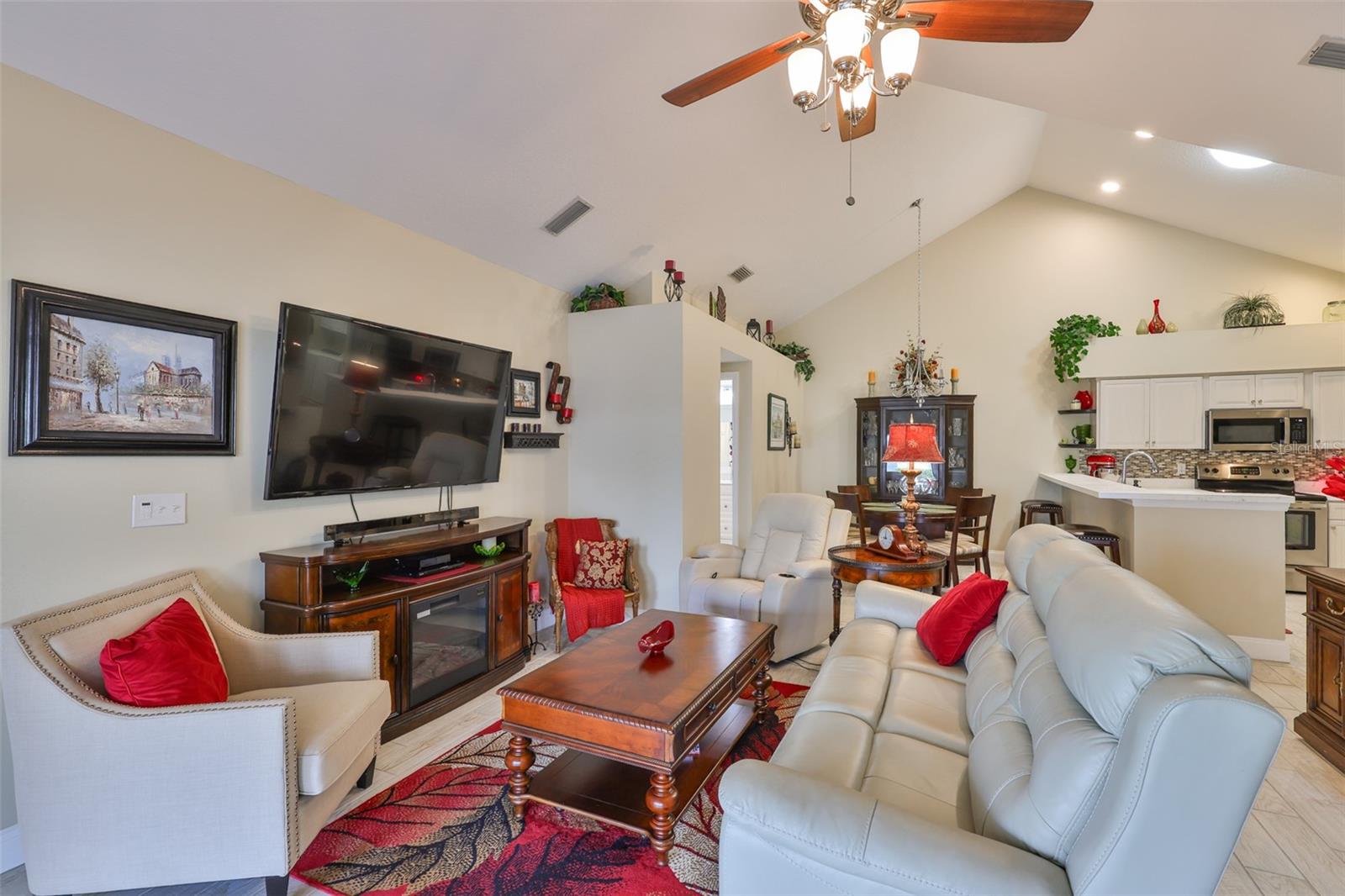 Image 7 of 45 For 815 Silverthorn Lane 0