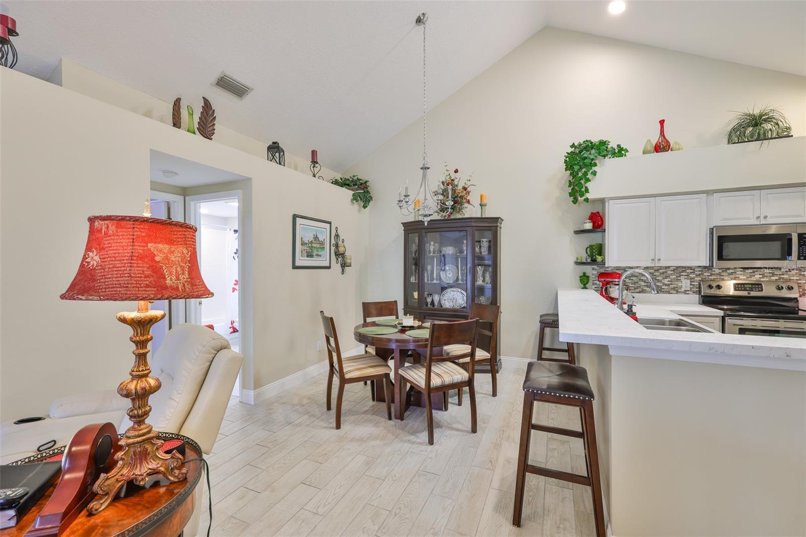 Image 9 of 45 For 815 Silverthorn Lane 0