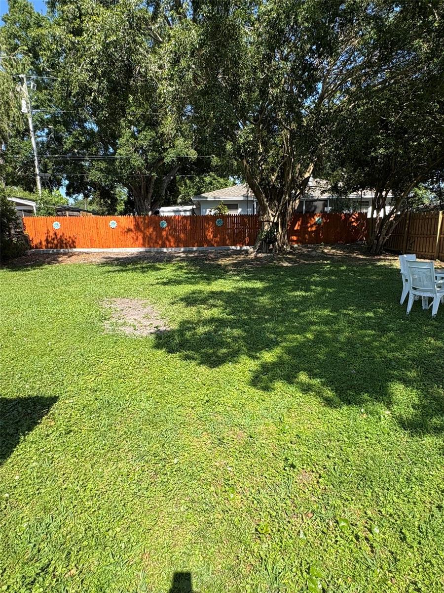 Image 19 of 20 For 1835 West Drive