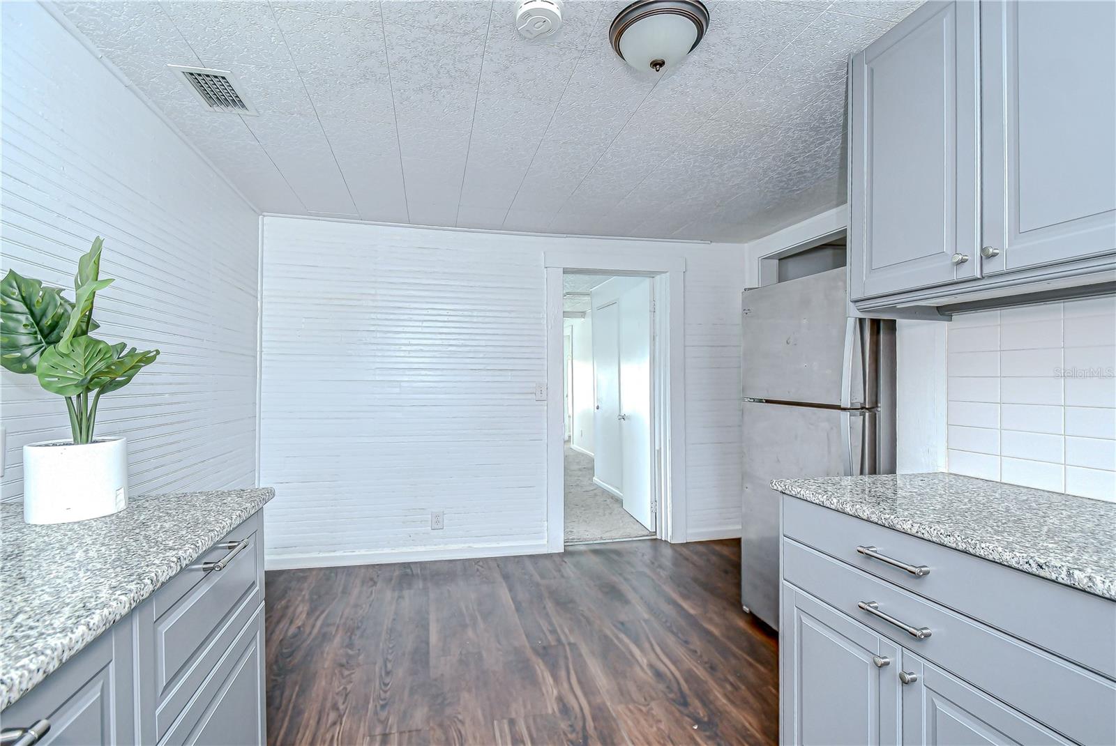 Image 13 of 32 For 5437 Delette Avenue S B