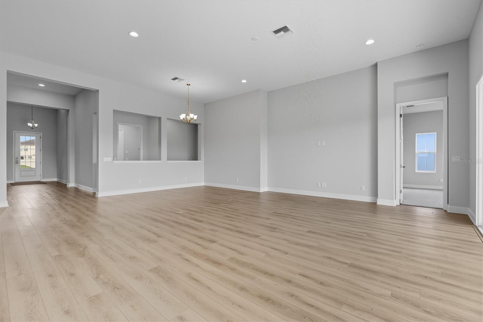 Image 16 of 27 For 10321 Surrey Rose Drive