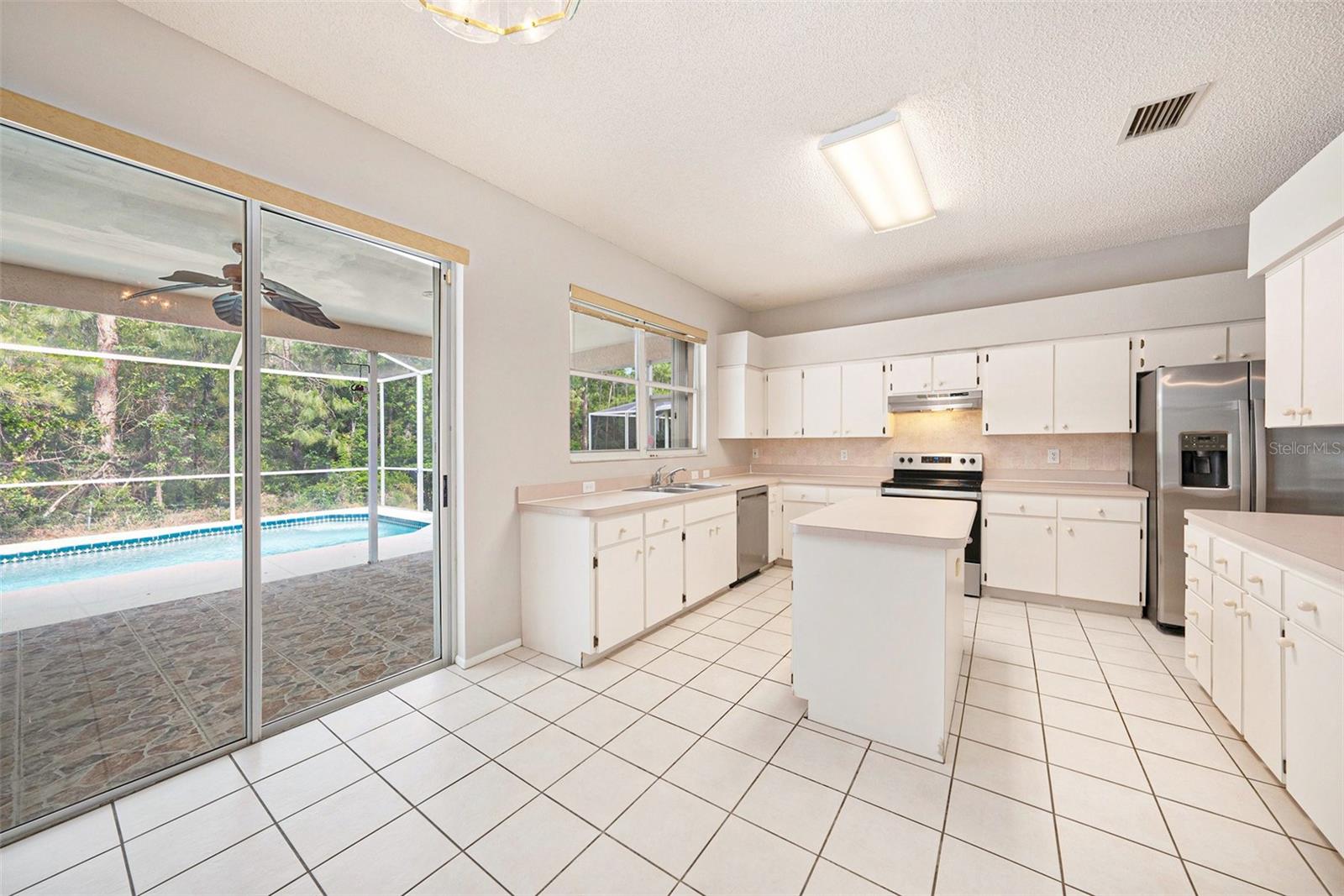 Image 16 of 39 For 1719 Bayhill Drive