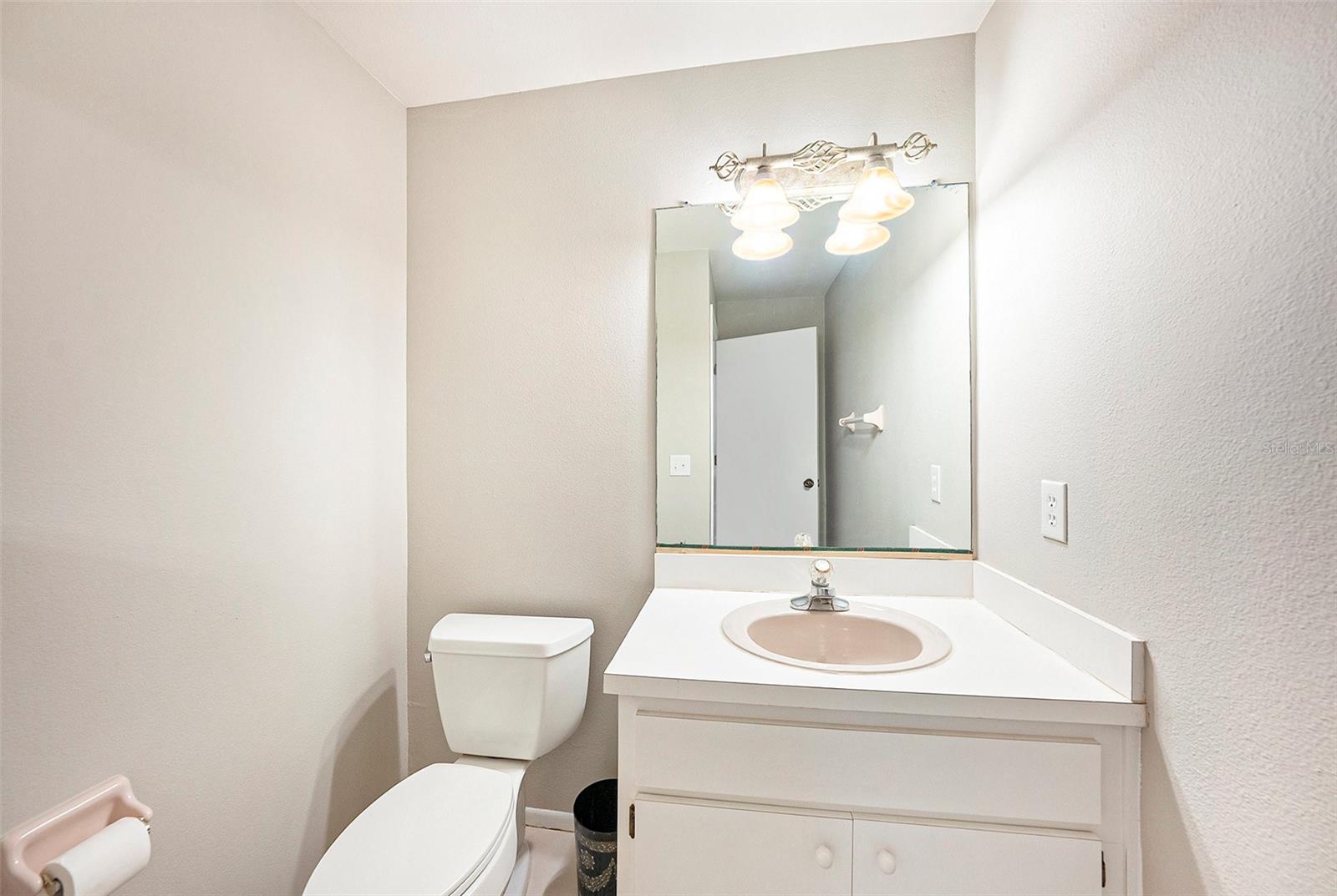 Image 18 of 39 For 1719 Bayhill Drive