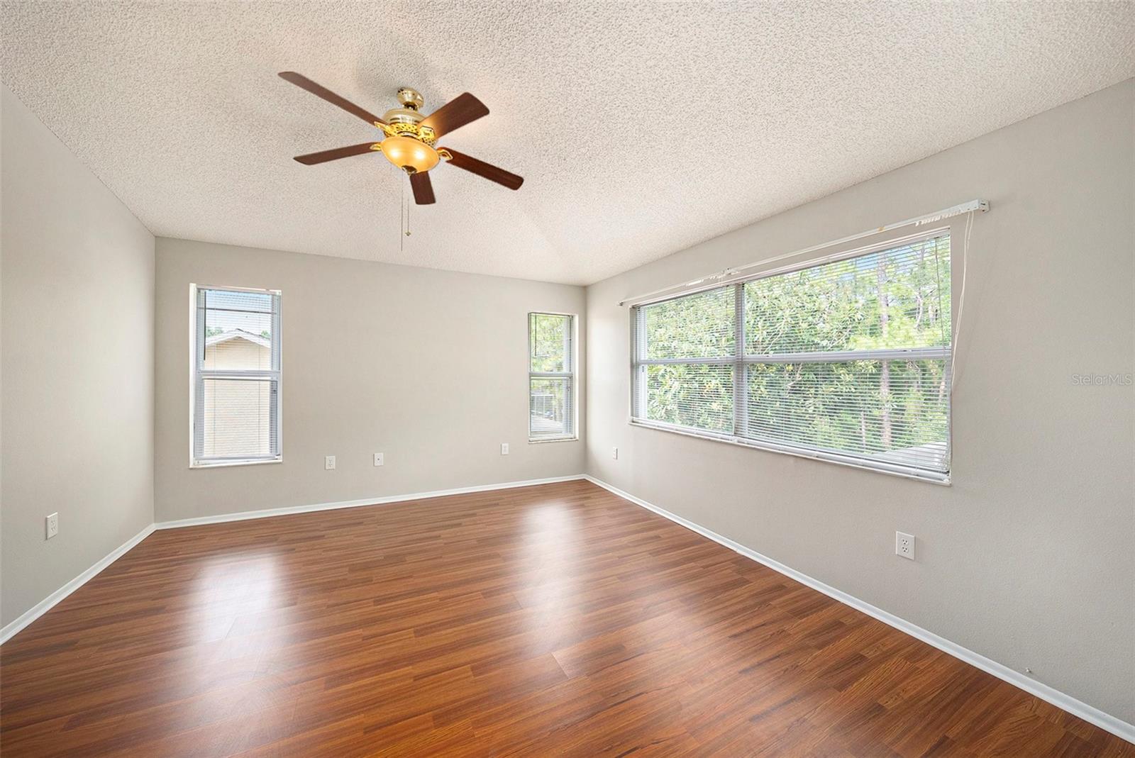 Image 19 of 39 For 1719 Bayhill Drive