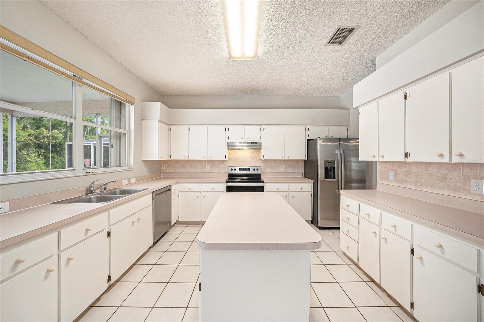 Image 3 of 39 For 1719 Bayhill Drive