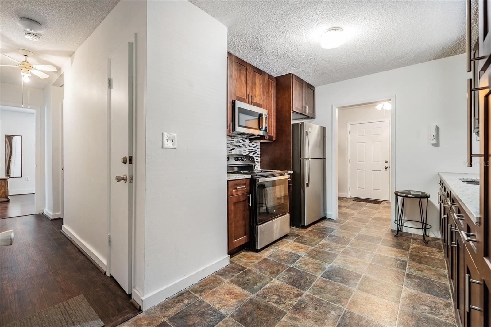 Image 11 of 17 For 2111 Grace Street