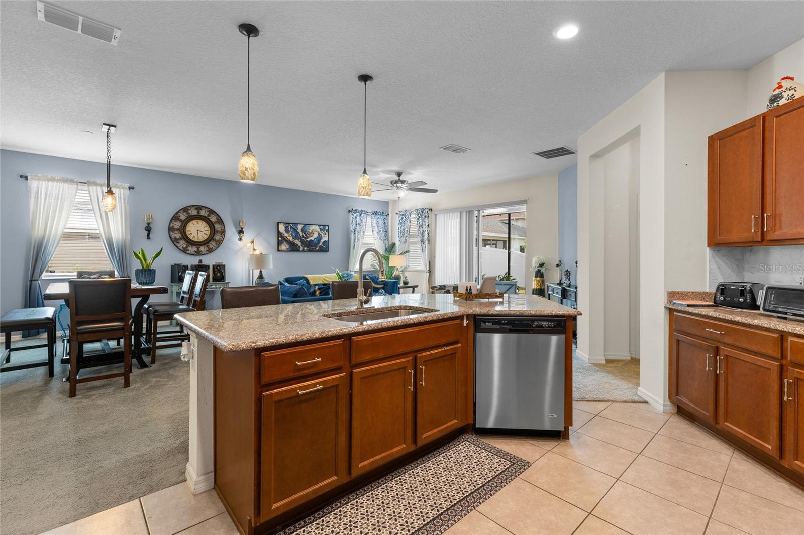 Listing photo id 9 for 10626 Laguna Plains Drive