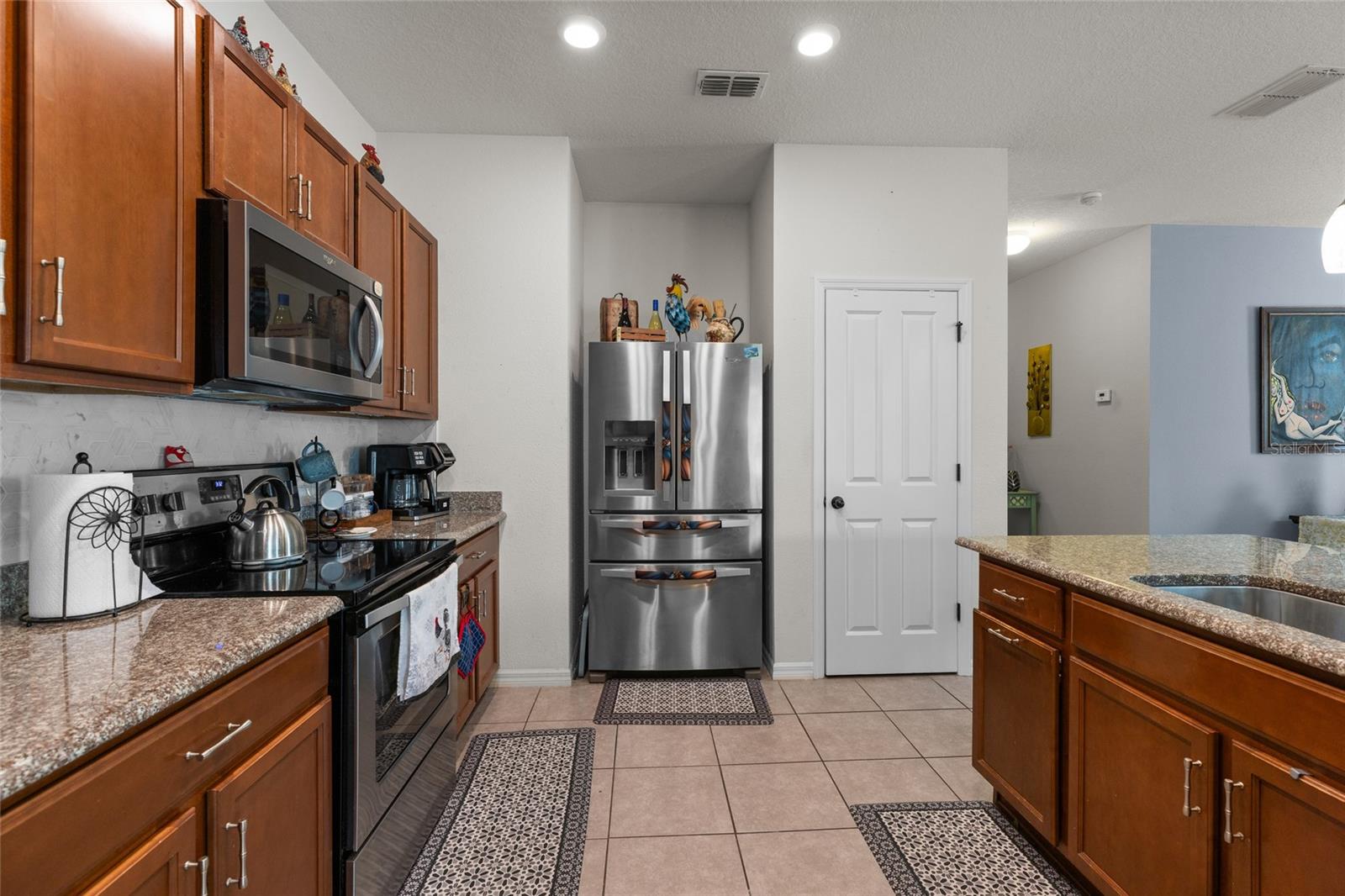 Listing photo id 10 for 10626 Laguna Plains Drive