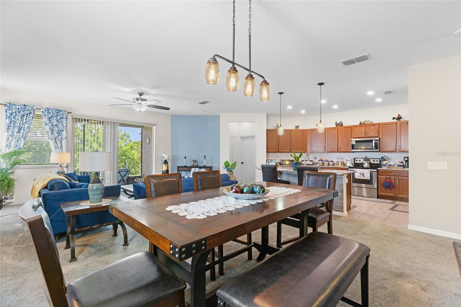 Listing photo id 11 for 10626 Laguna Plains Drive
