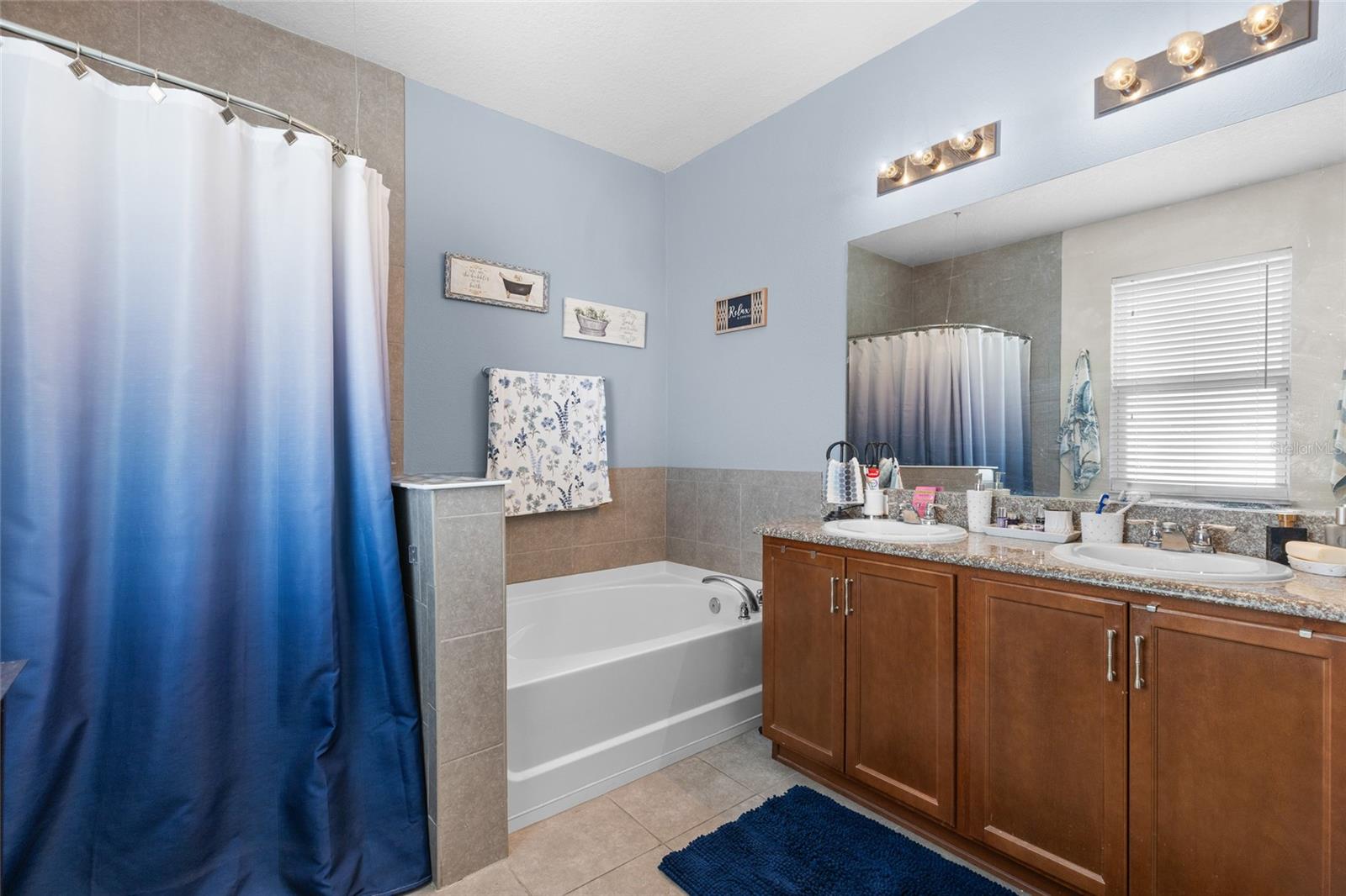 Listing photo id 16 for 10626 Laguna Plains Drive