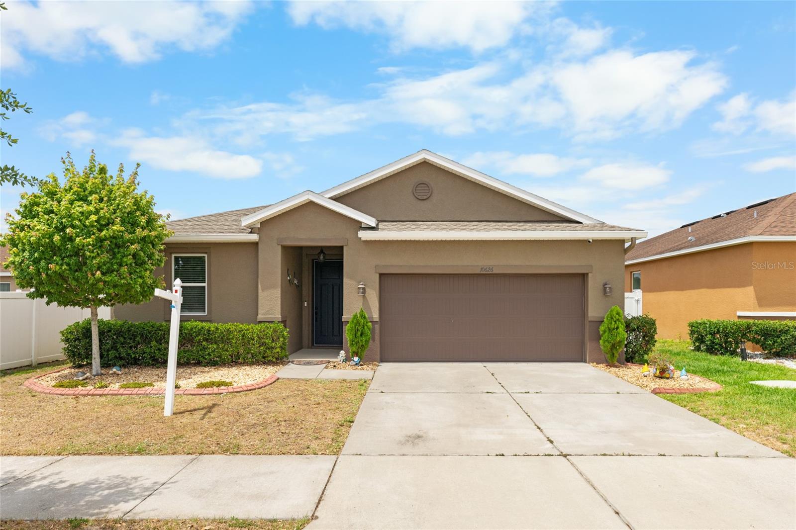 Listing photo id 0 for 10626 Laguna Plains Drive
