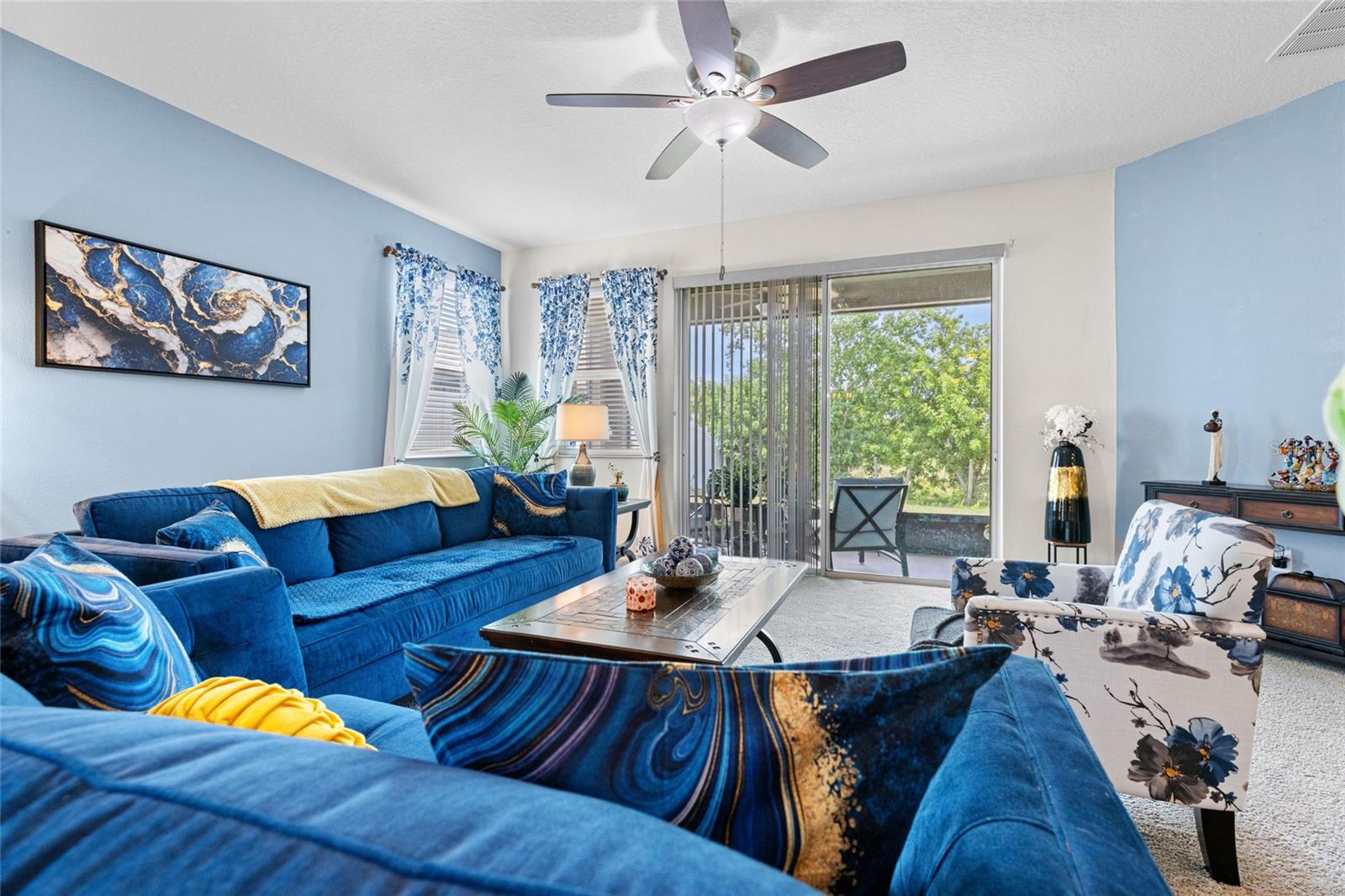 Listing photo id 5 for 10626 Laguna Plains Drive