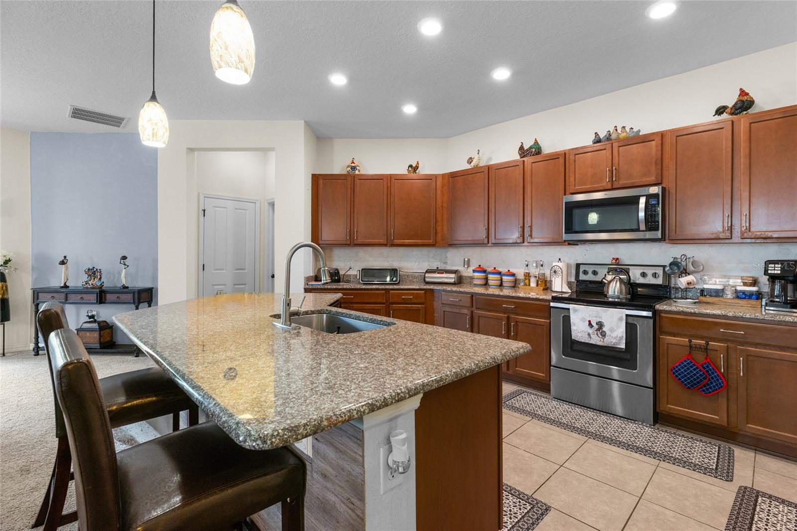 Listing photo id 7 for 10626 Laguna Plains Drive