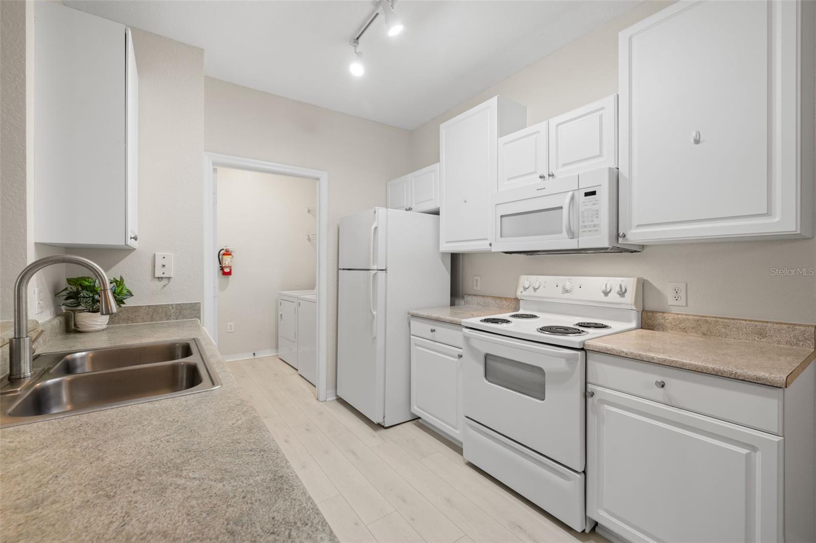 Image 10 of 40 For 4014 Hemingway Circle 4014