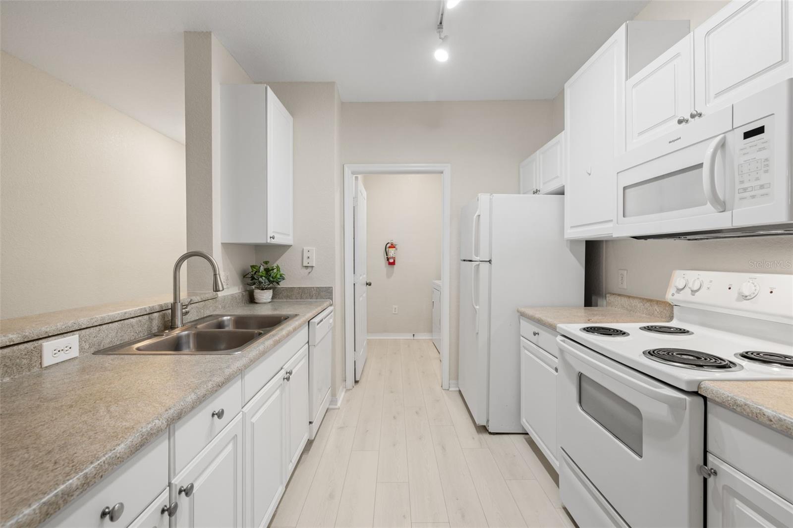 Image 11 of 40 For 4014 Hemingway Circle 4014