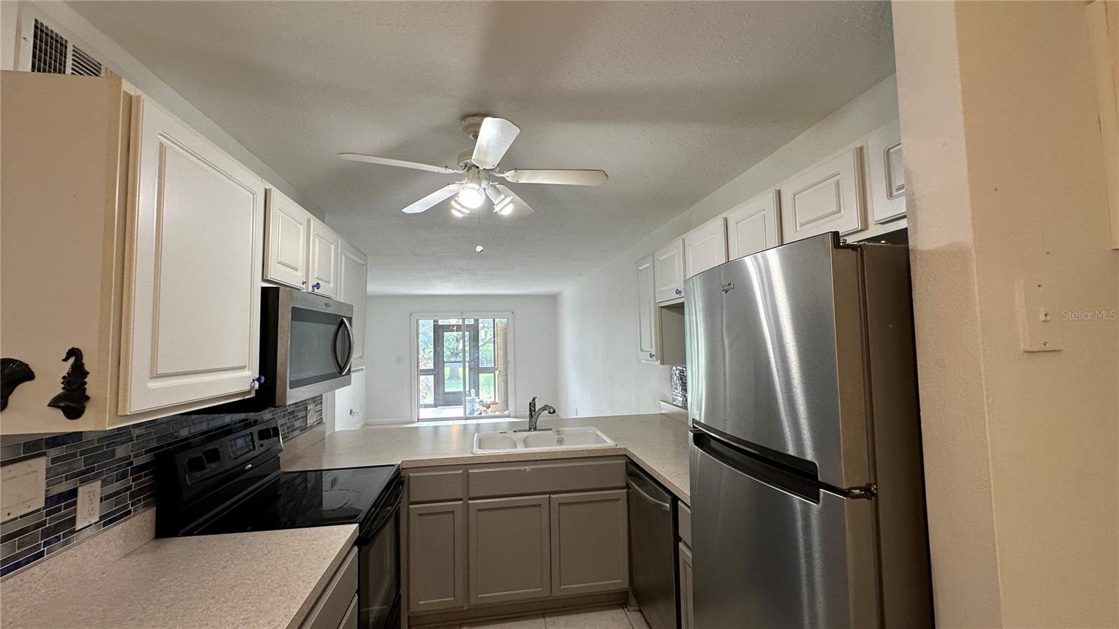 Listing photo id 10 for 11201 122nd Avenue 103