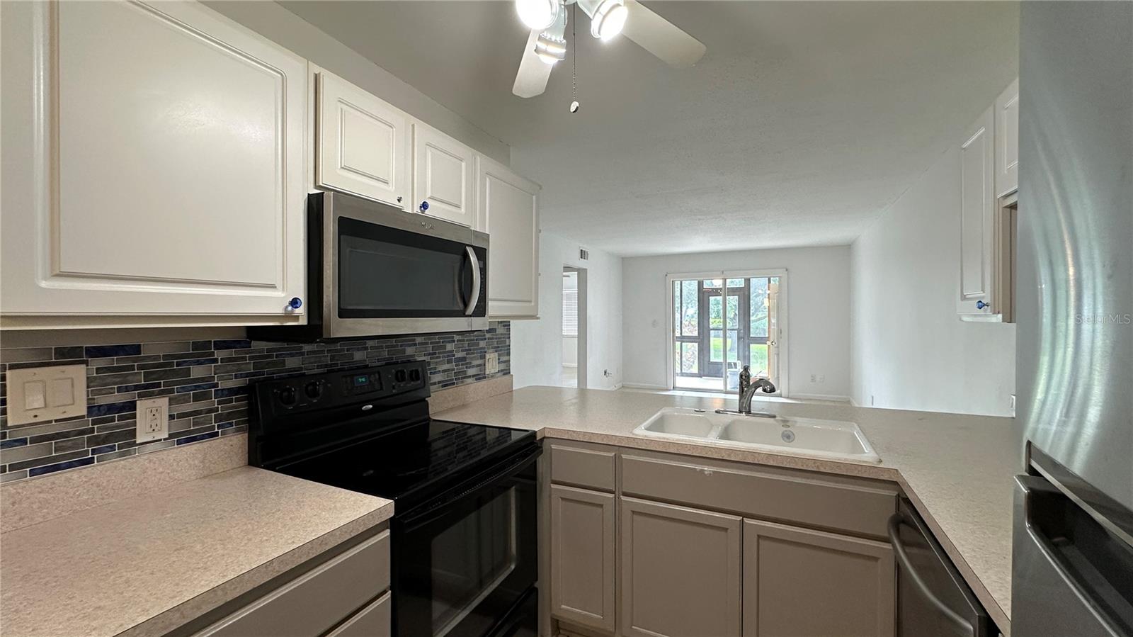 Listing photo id 12 for 11201 122nd Avenue 103